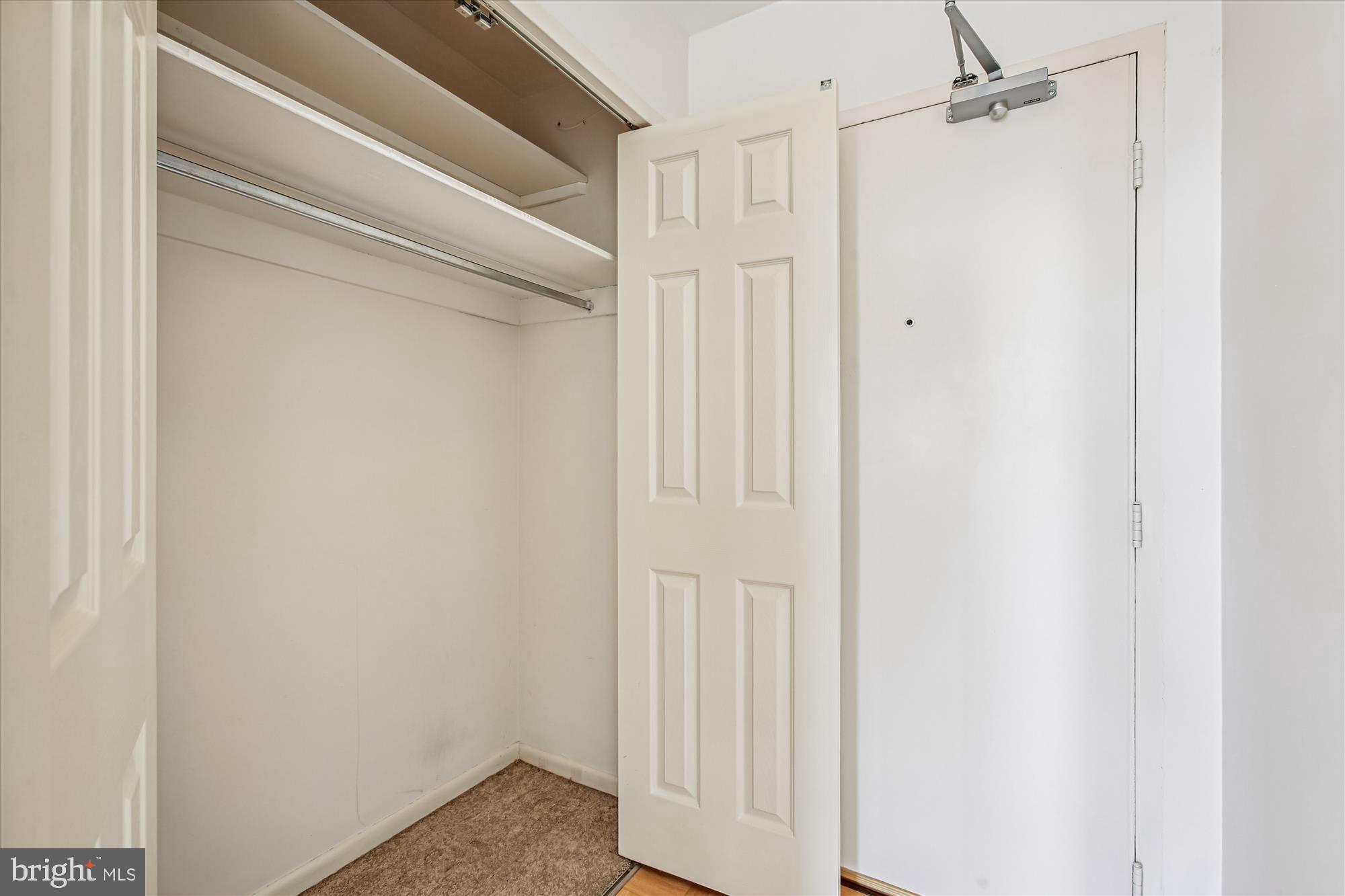 RIVER TOWERS - Residential