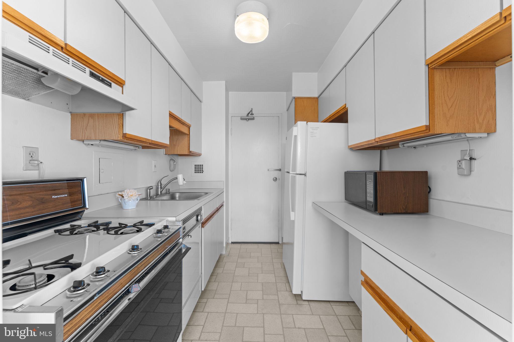 RIVER TOWERS - Residential