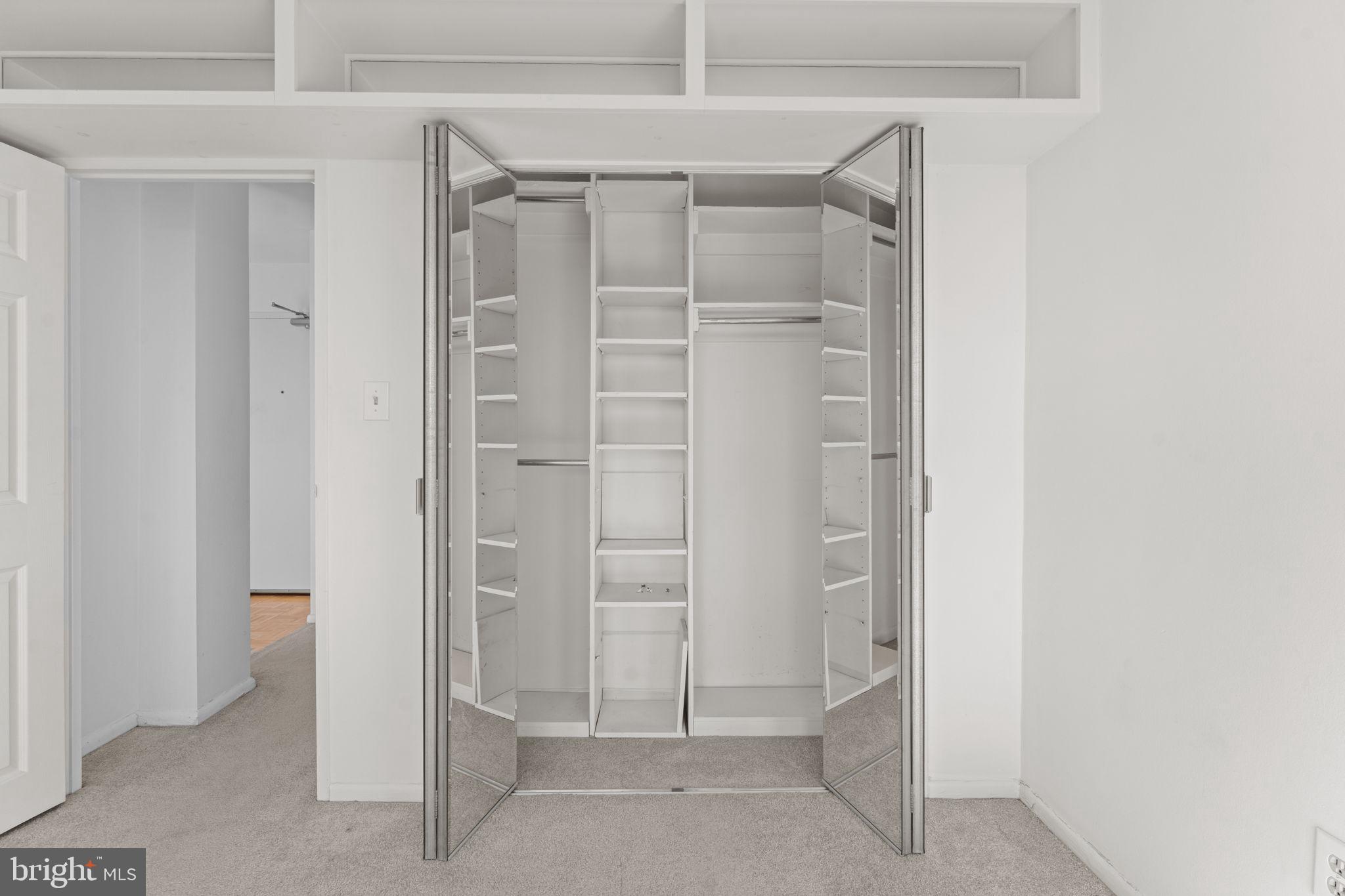 RIVER TOWERS - Residential