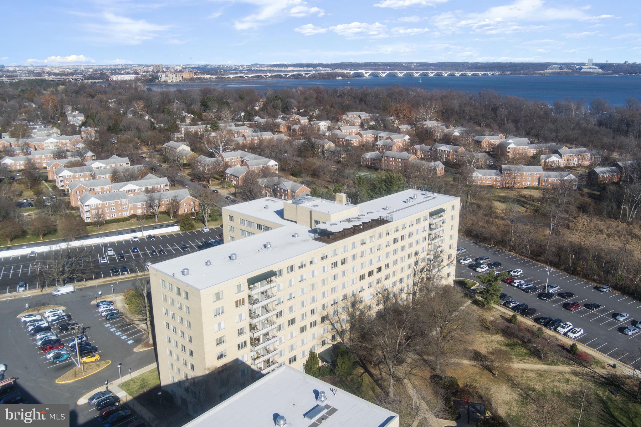 RIVER TOWERS - Residential