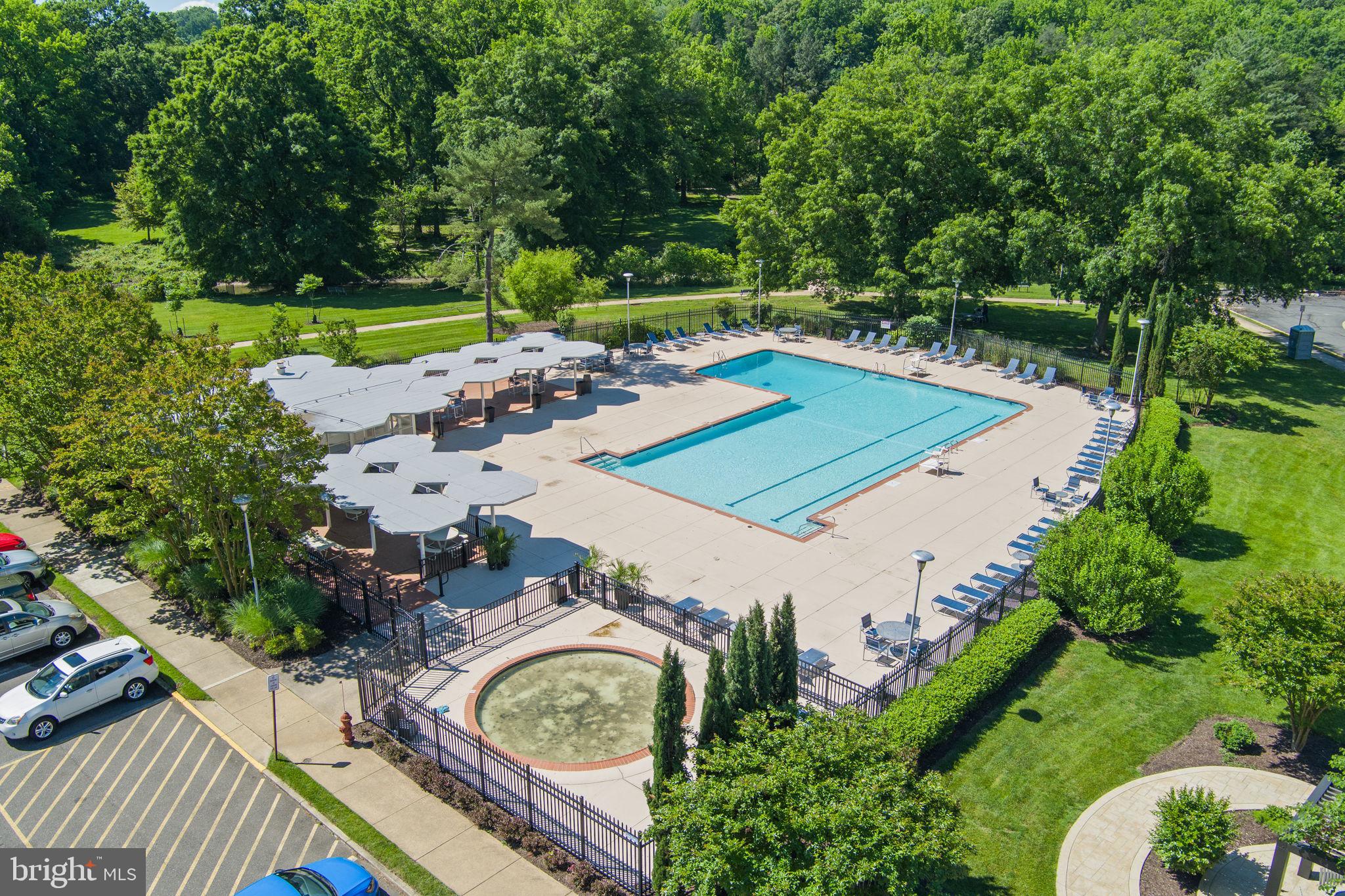 RIVER TOWERS - Residential