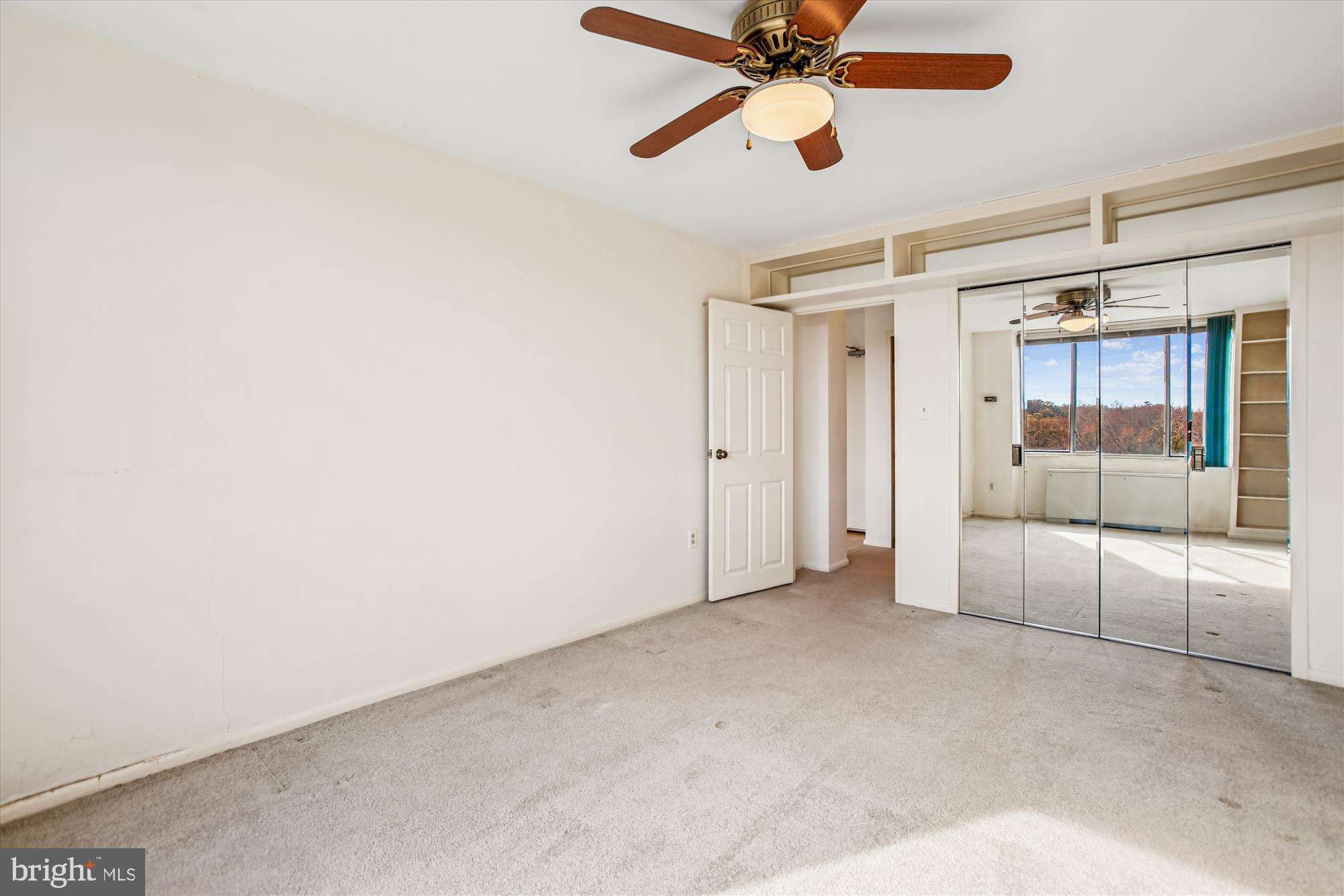 RIVER TOWERS - Residential