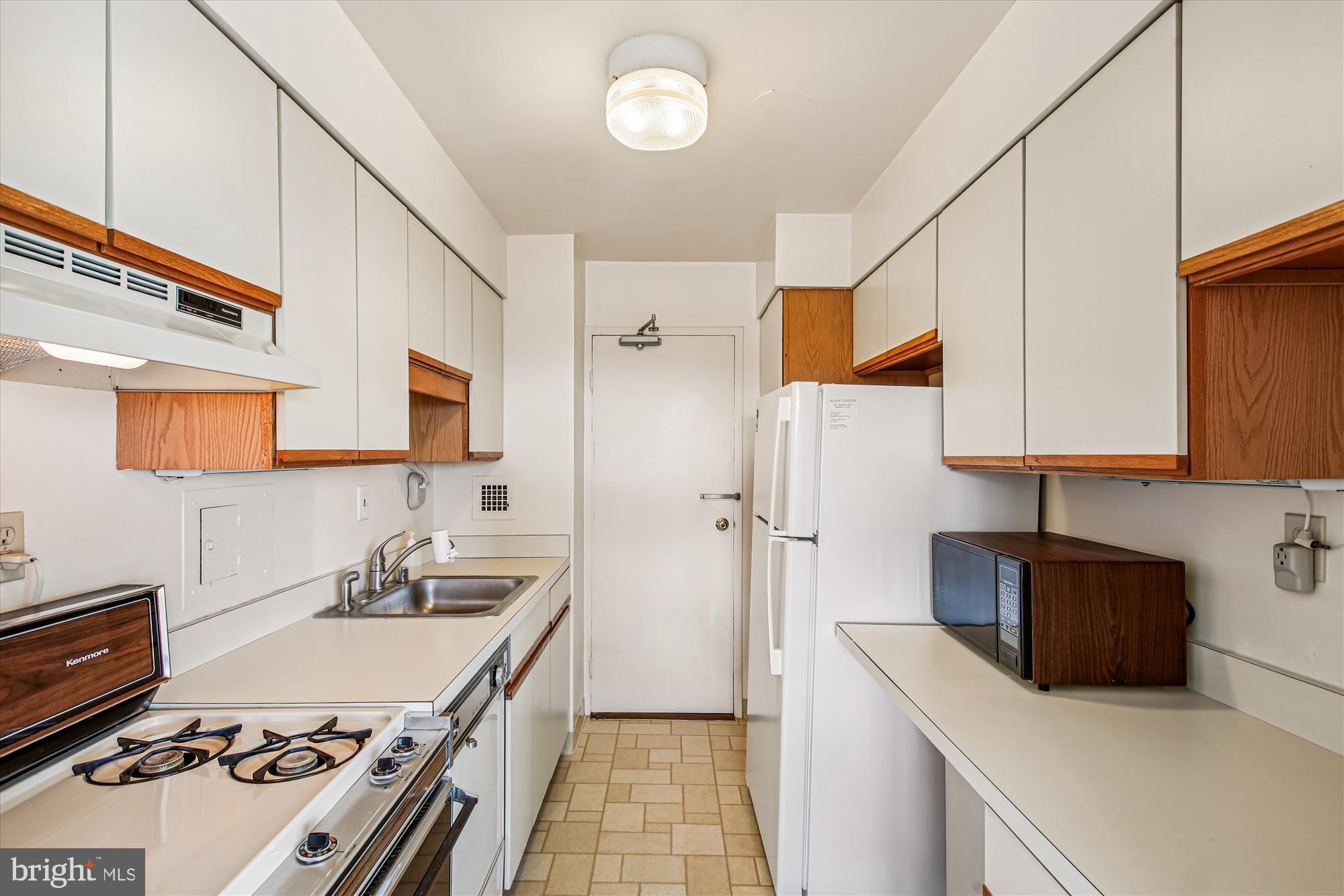 RIVER TOWERS - Residential