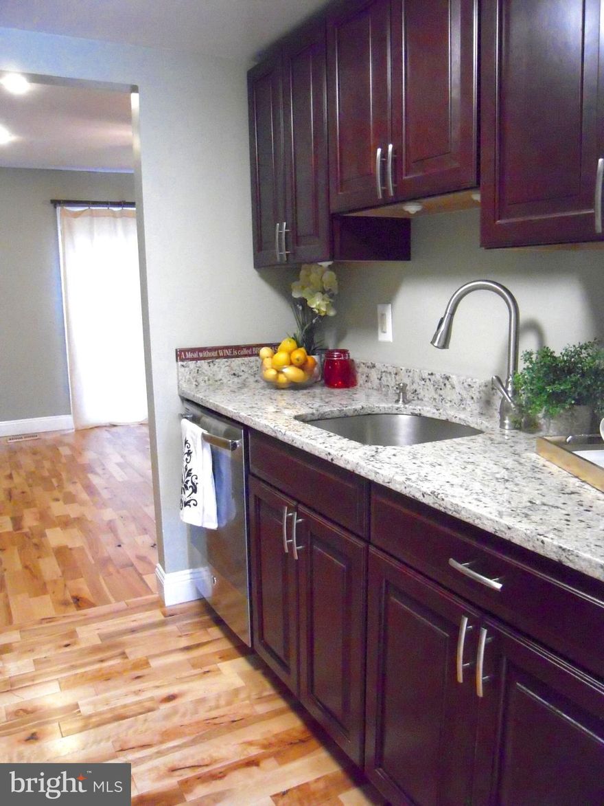 **THERE'S SOMETHING TO BE SAID ABOUT RENTING 1 OF THE NICEST TOWNHOMES IN THE AREA AT SUCH AN AFFORDABLE PRICE.**NO EXPENSE WAS SPARED IN UPGRADES. THEY INCLUDE GRANITE COUNTERS, STAINLESS APPLIANCES, HARDWOOD FLOORS, CUSTOM LIGHTING, AND PAINT. THE ENERGY EFFICIENT CENTRAL AIR SYSTEM IS NEW. YOU WILL LOVE ENTERTAINING IN THE OPEN FLOOR PLAN LAYOUT WITH SLIDING GLASS DOORS TO THE SPACIOUS FENCED YARD. QUIET, PEACEFUL COURT JUST FOOTSTEPS TO PINE GROVE ELEMENTARY. PETS CASE BY CASE. CREDIT SCORE ABOVE 650..