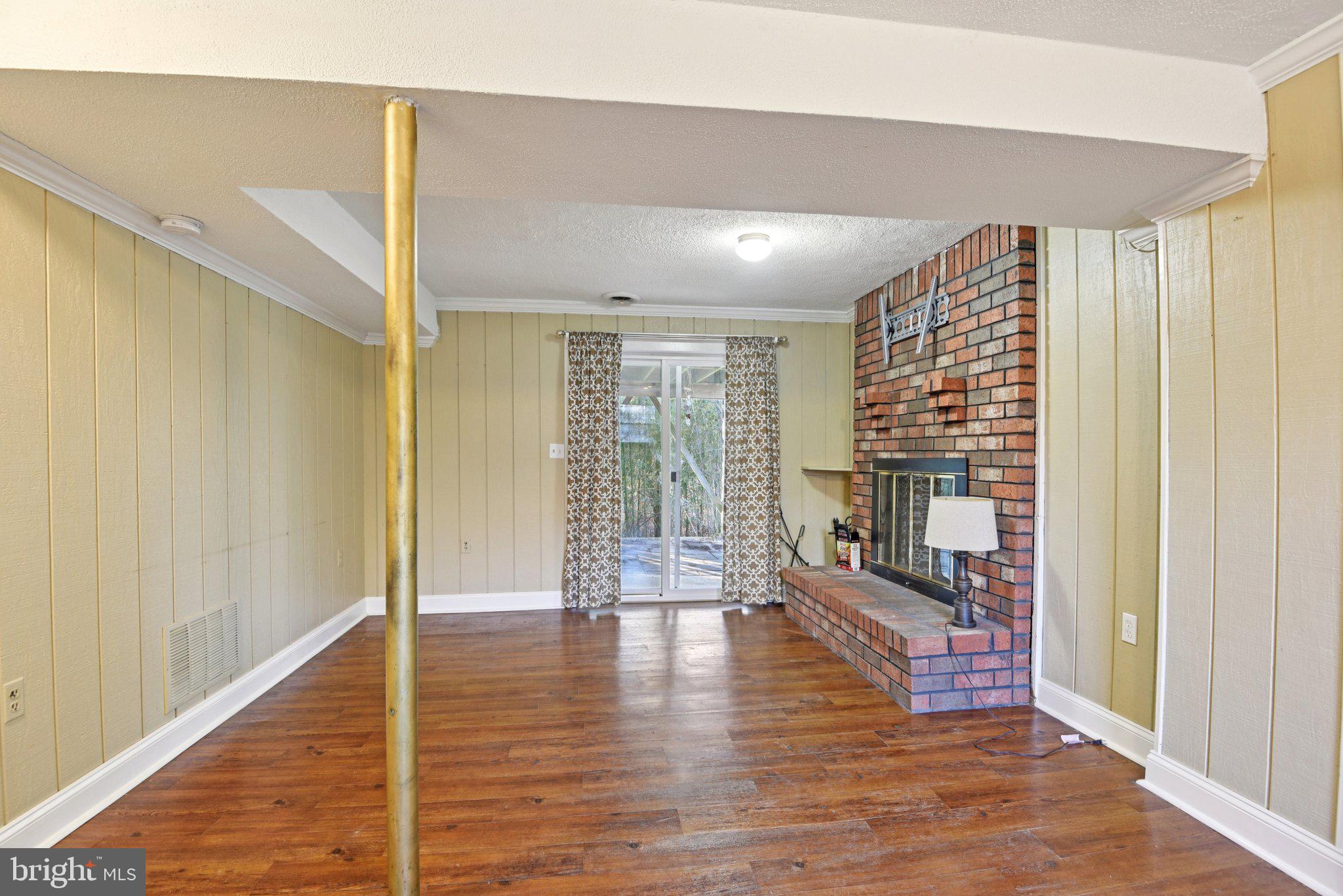 WHISPERING WOODS - Residential