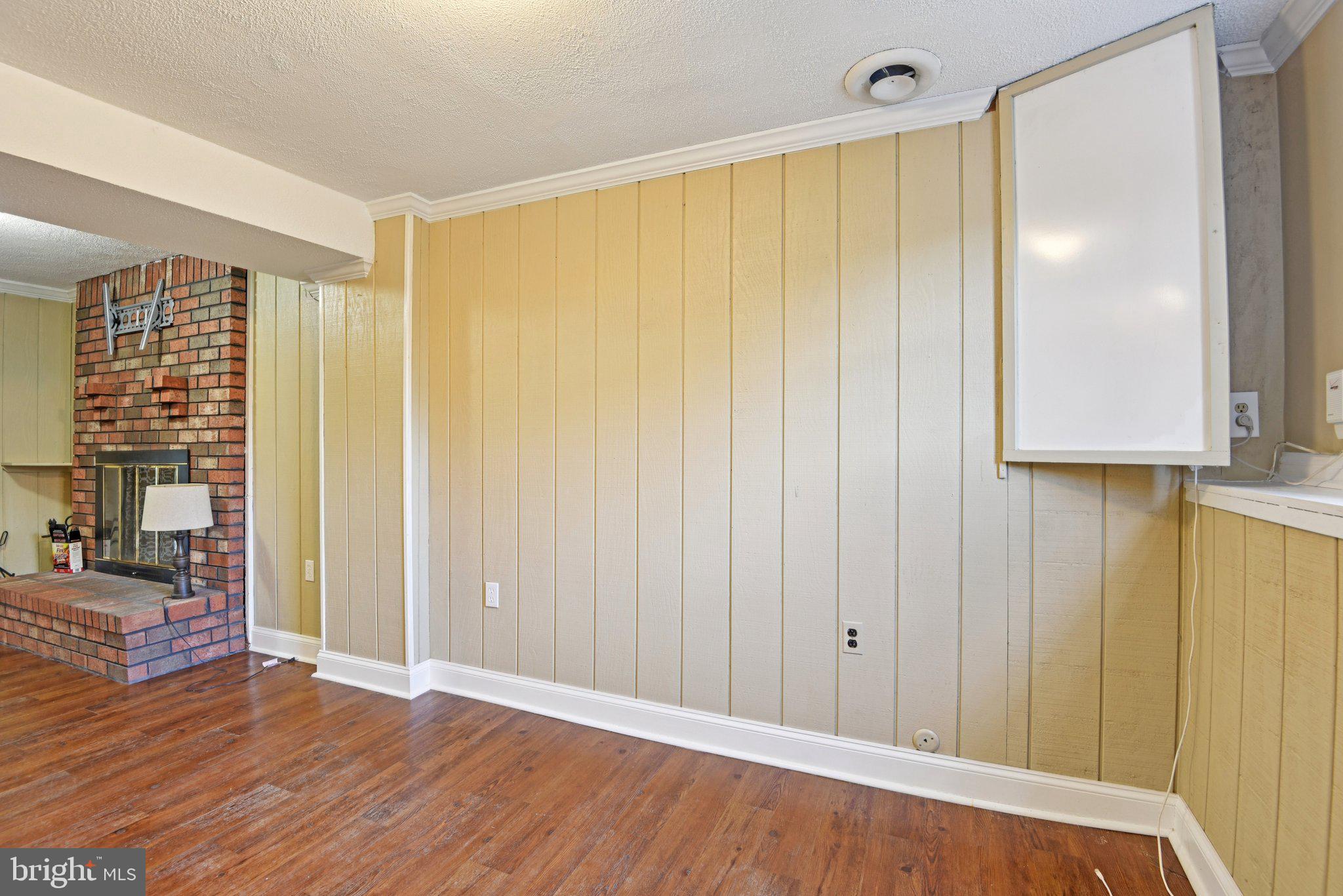 WHISPERING WOODS - Residential