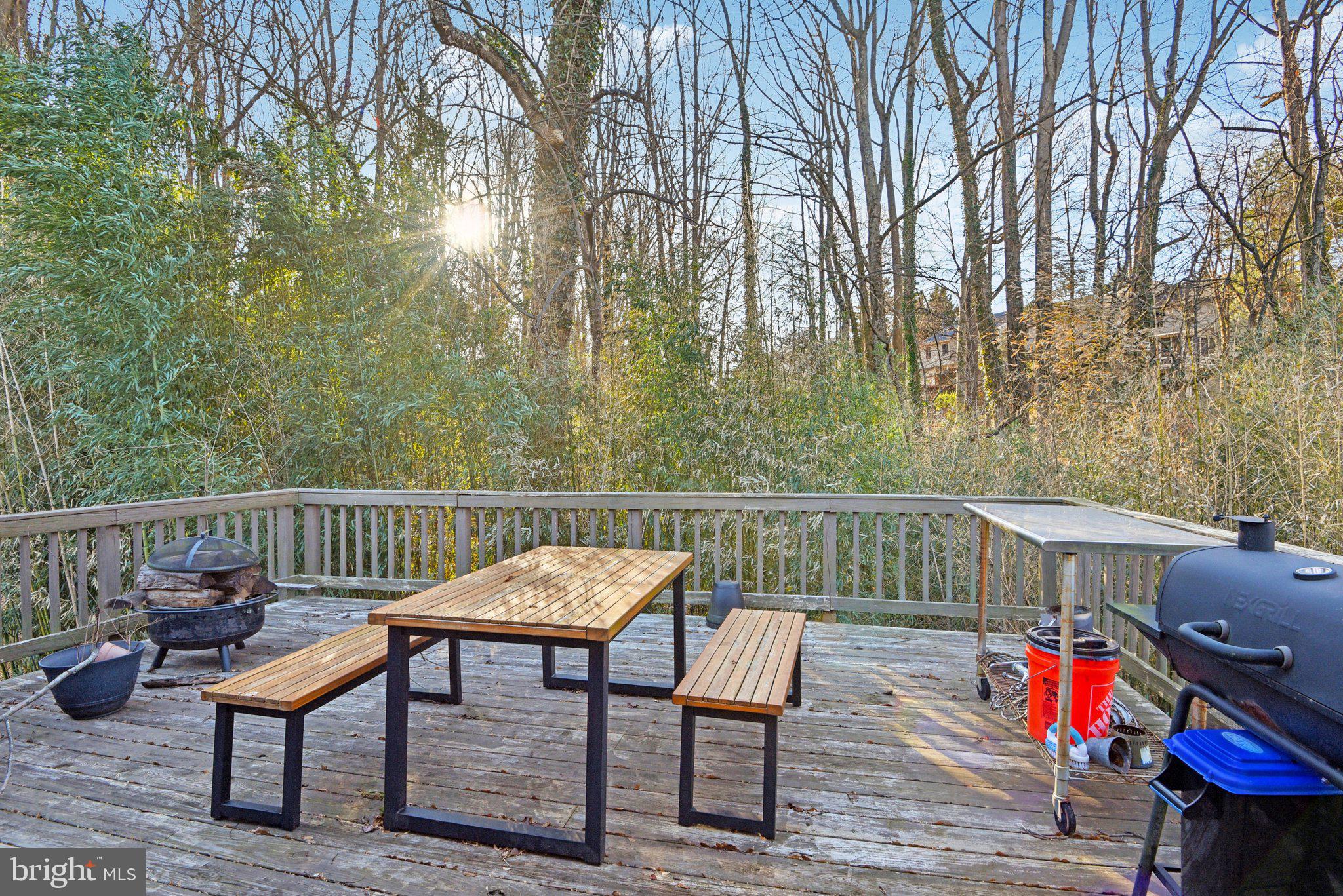 WHISPERING WOODS - Residential