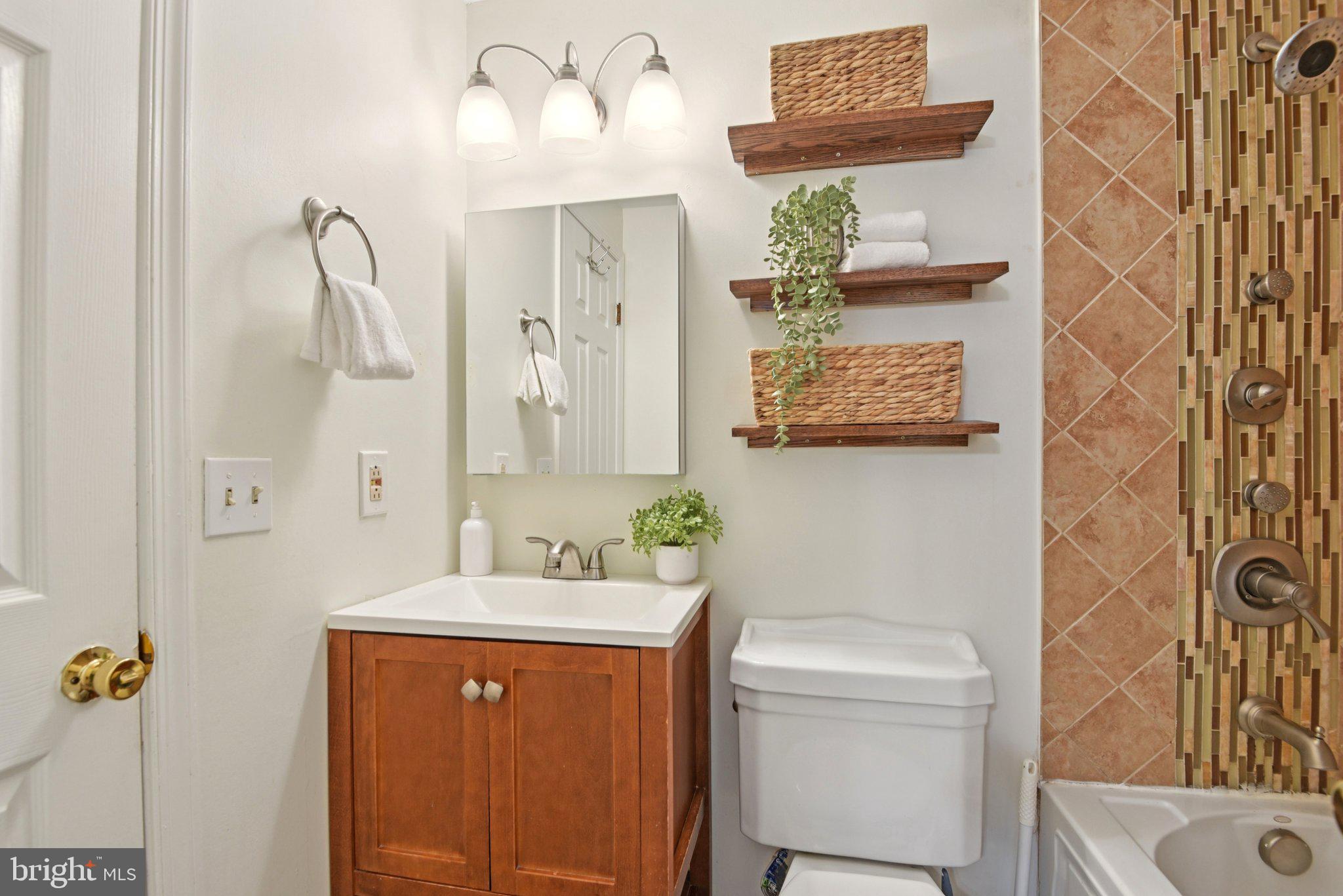 WHISPERING WOODS - Residential