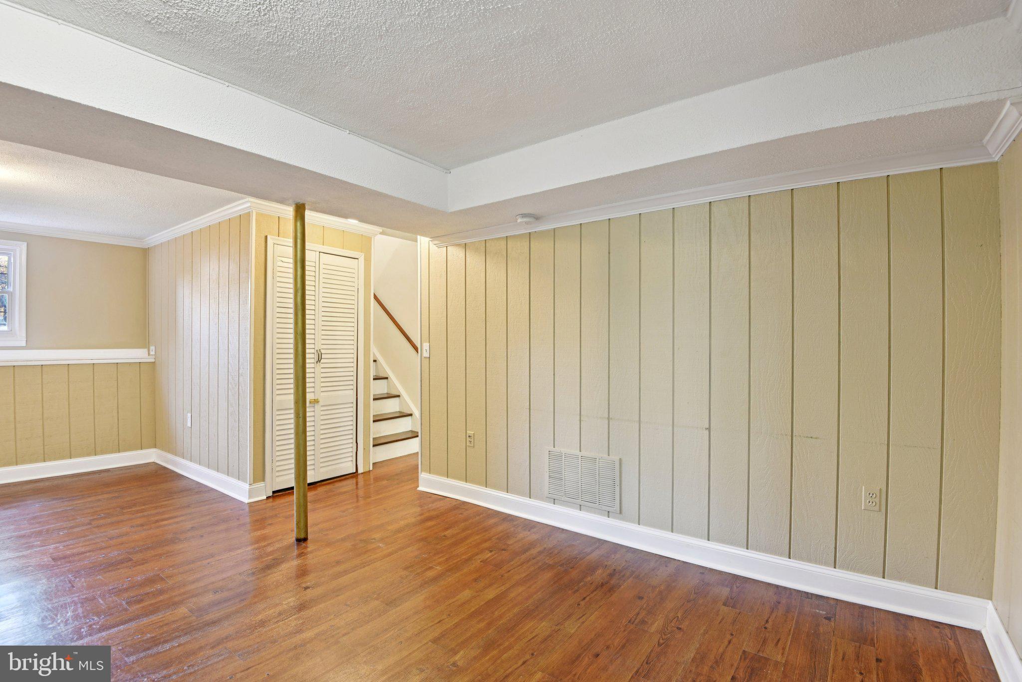 WHISPERING WOODS - Residential