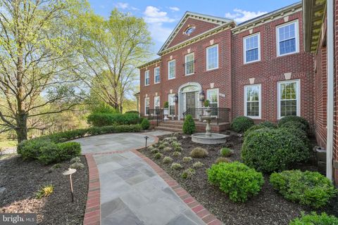 Photo of 11431 Woolington Road, GREAT FALLS, VA 22066 (MLS # VAFX2302010)