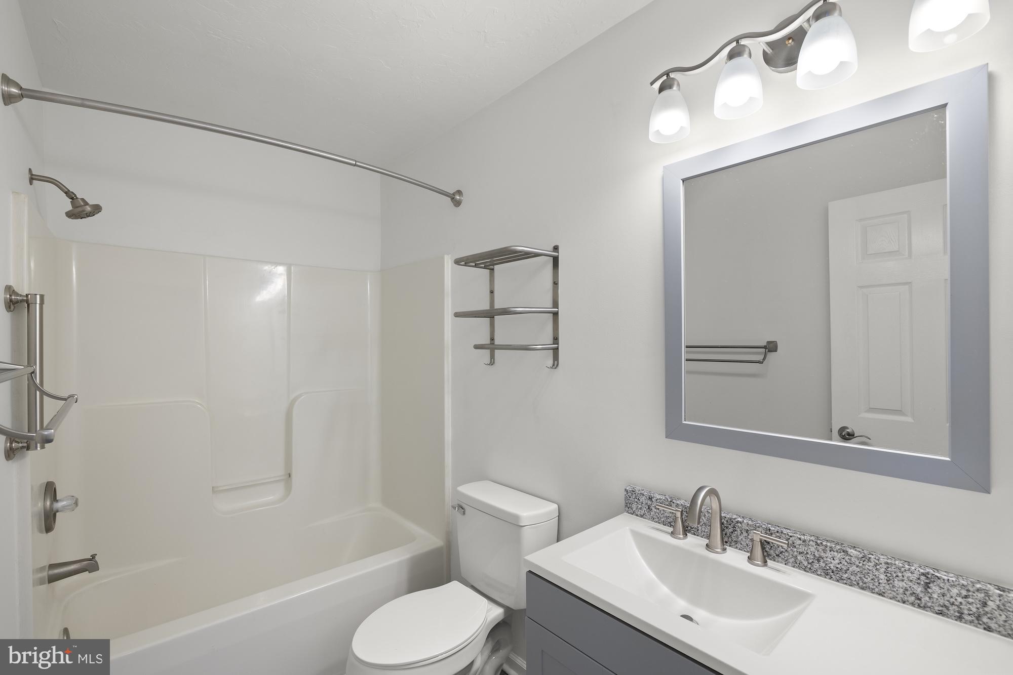 COLONIAL HILLS - Residential