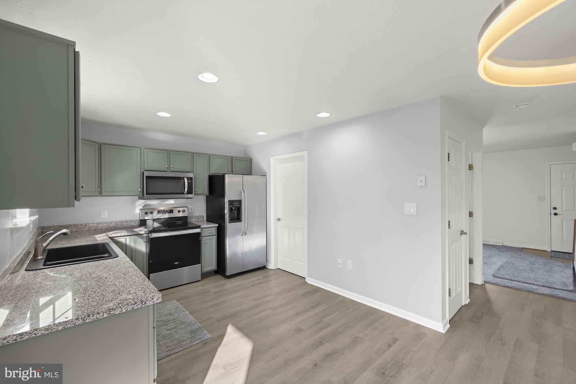 COLONIAL HILLS - Residential