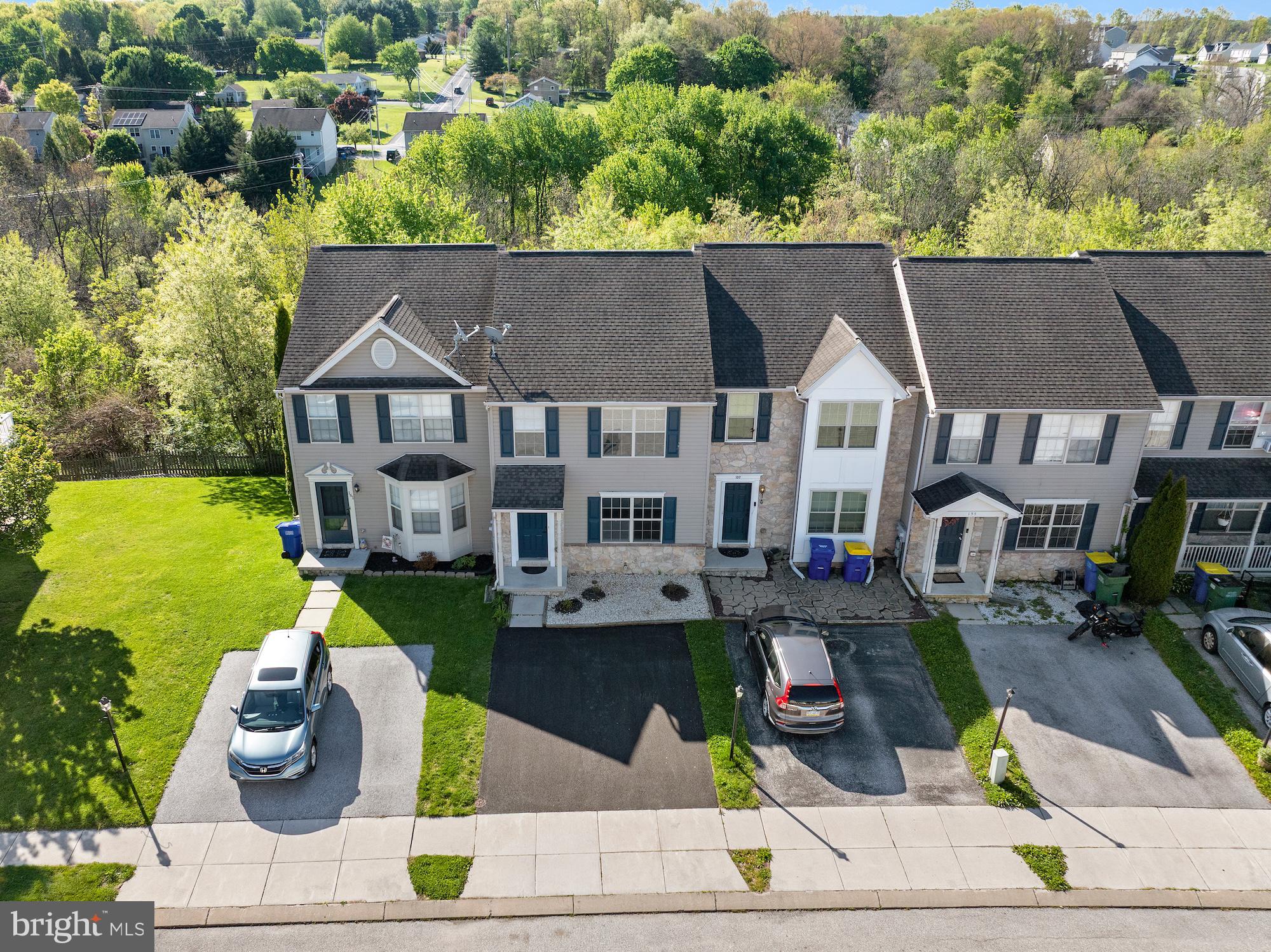 COLONIAL HILLS - Residential