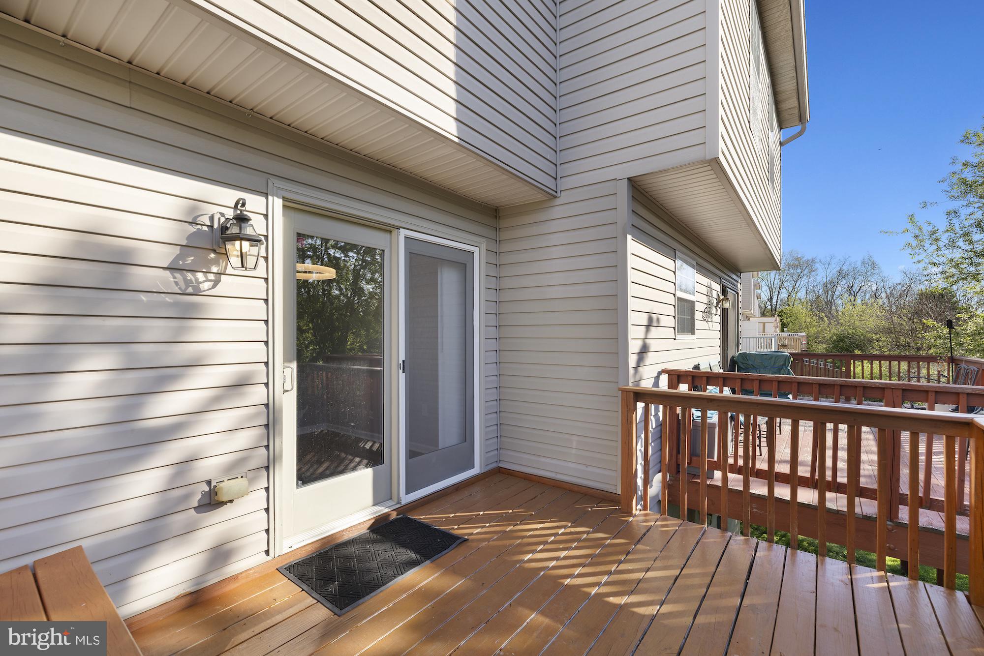 COLONIAL HILLS - Residential