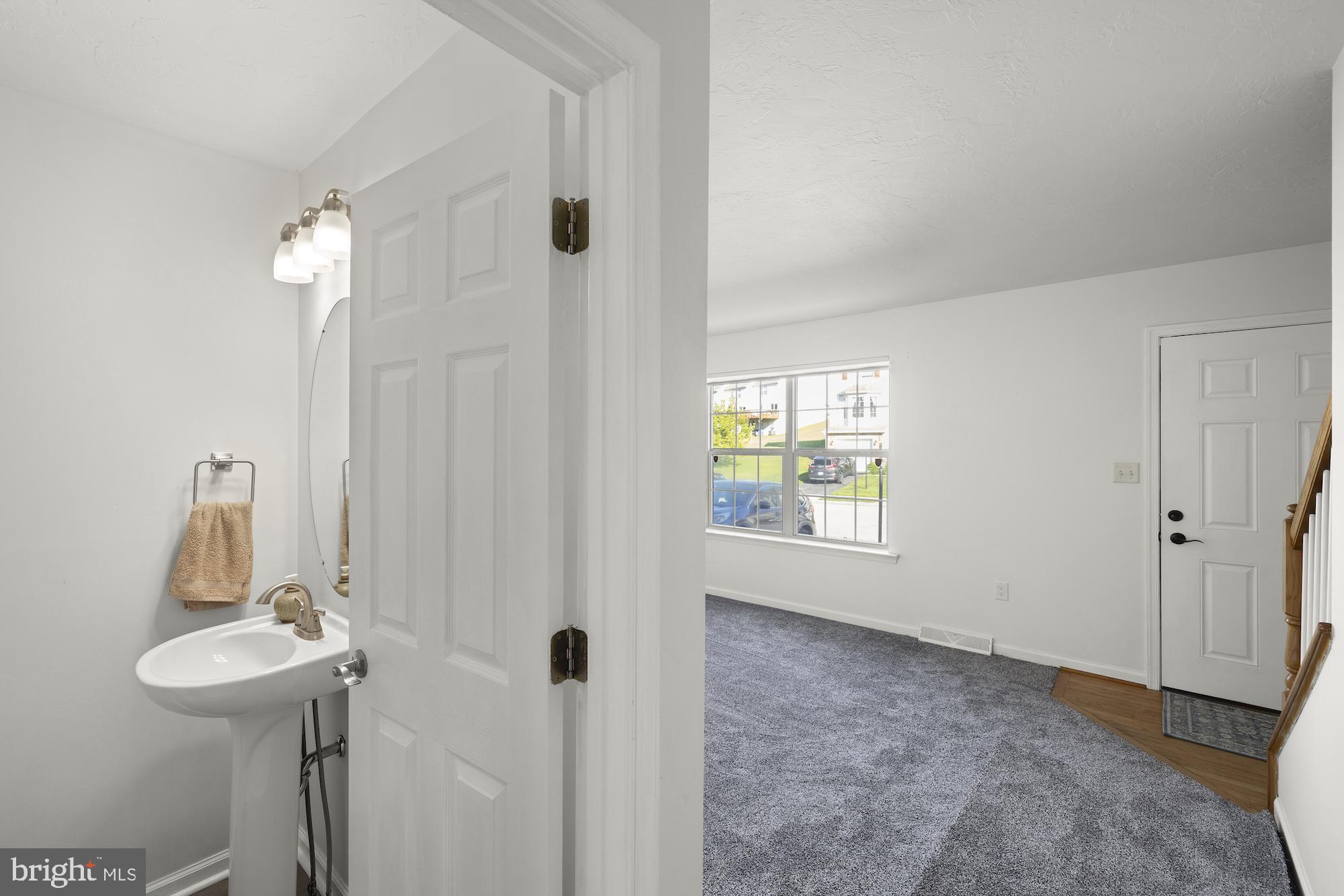 COLONIAL HILLS - Residential