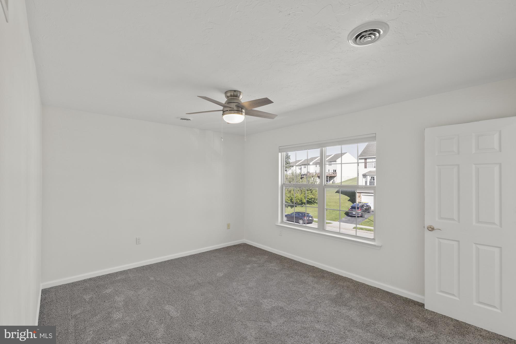 COLONIAL HILLS - Residential