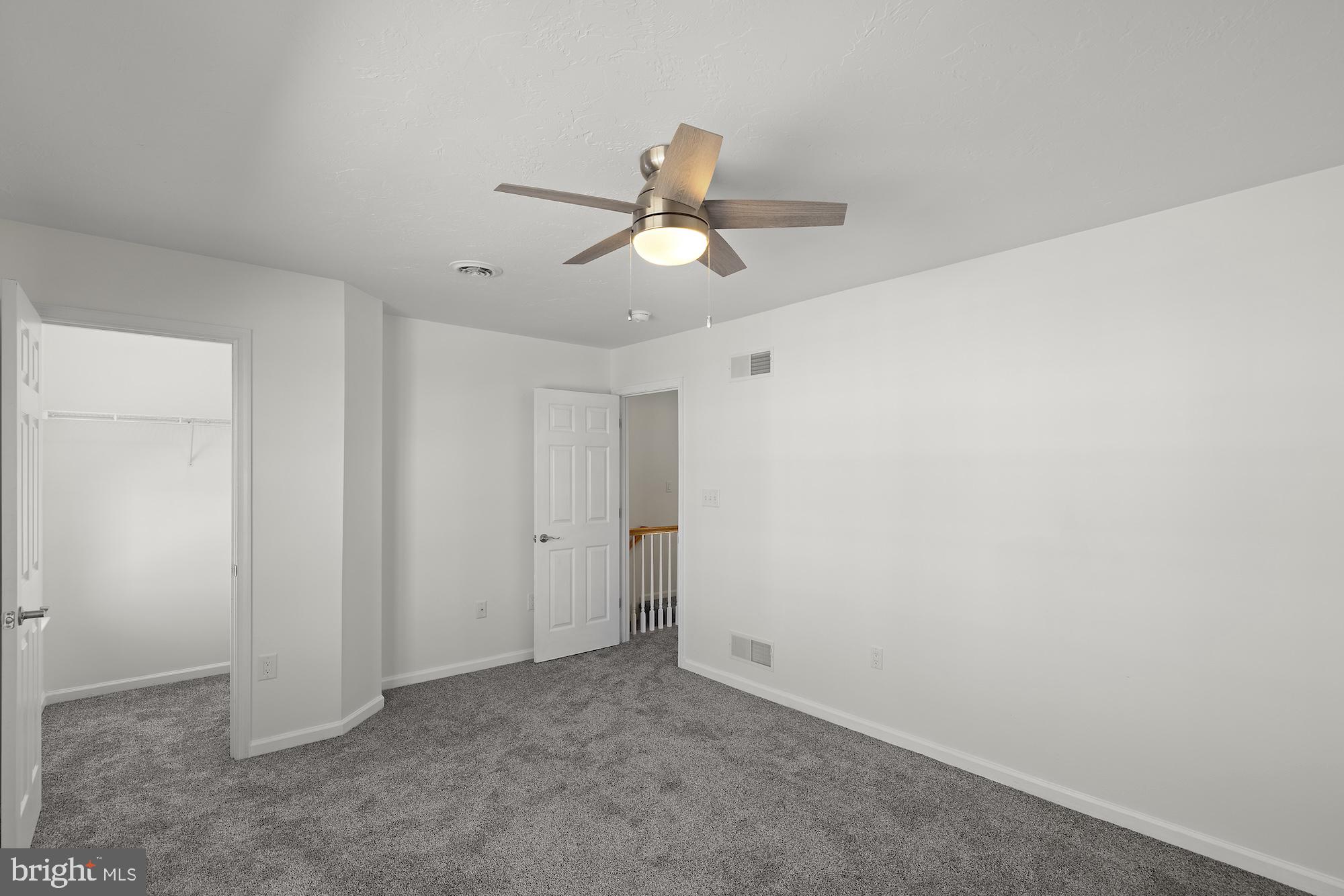 COLONIAL HILLS - Residential