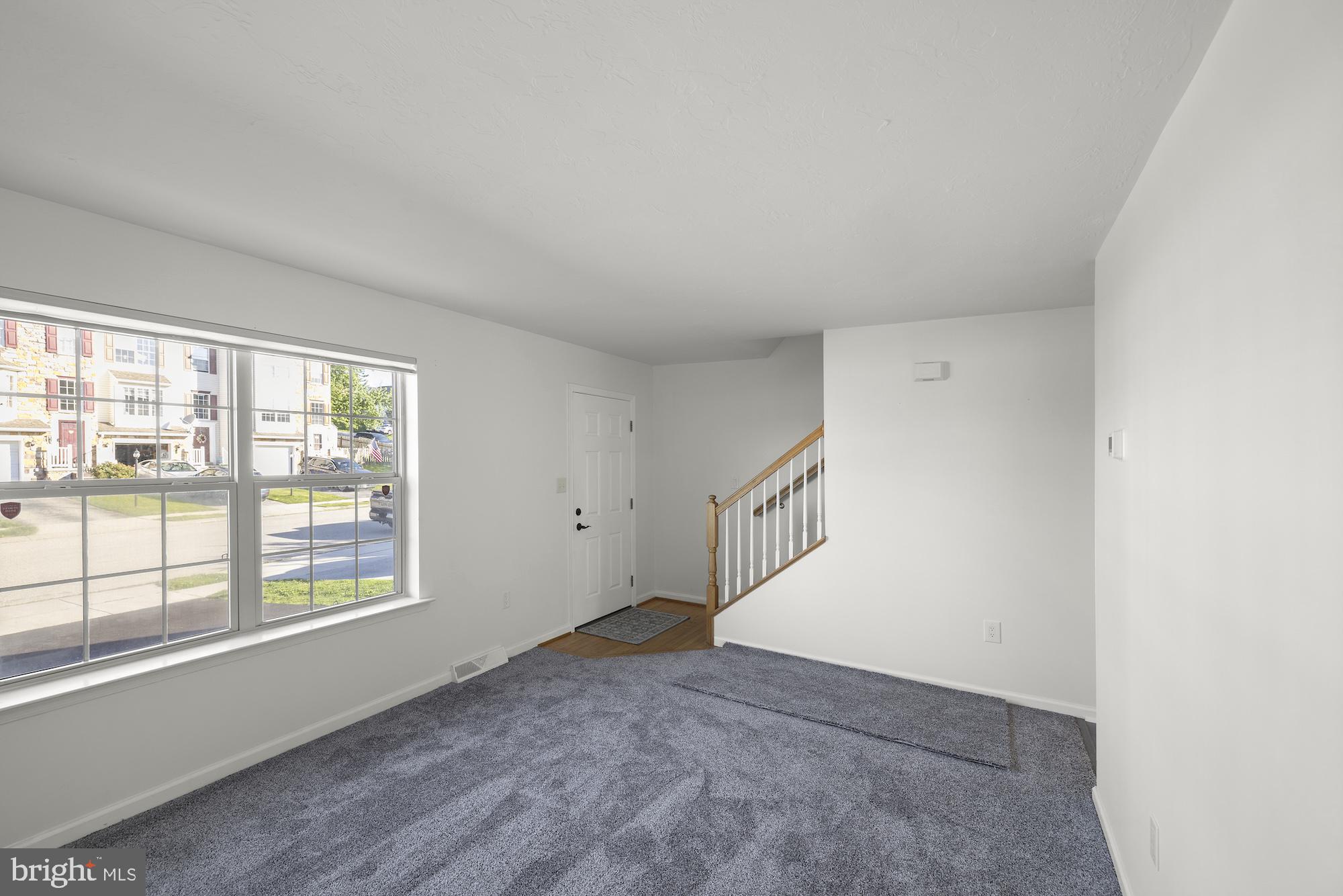 COLONIAL HILLS - Residential