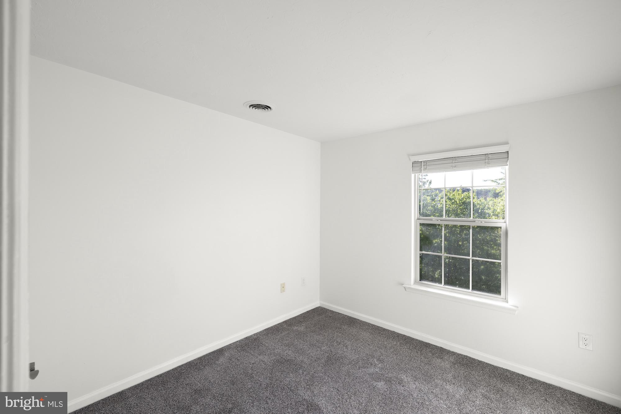 COLONIAL HILLS - Residential