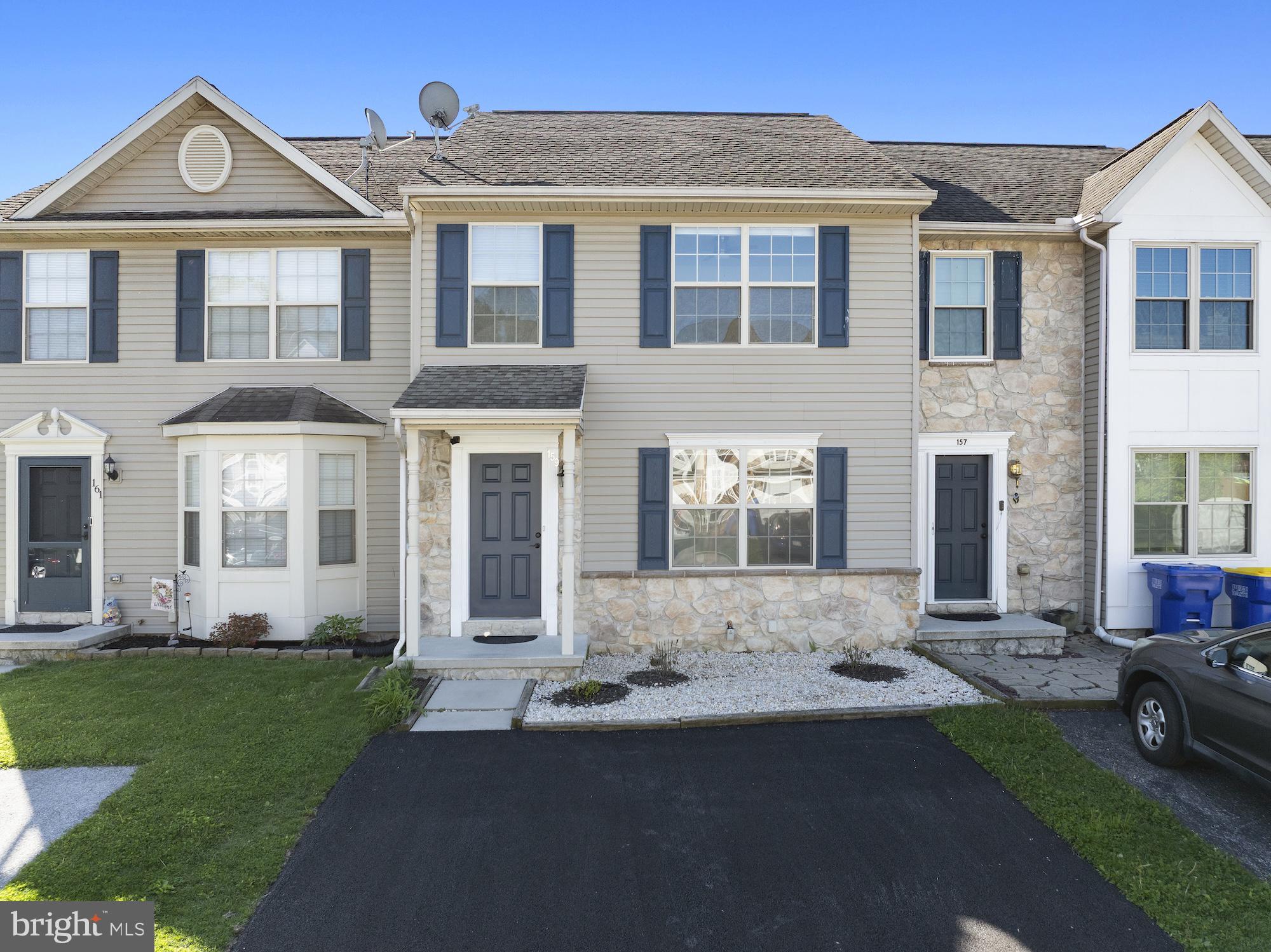 COLONIAL HILLS - Residential