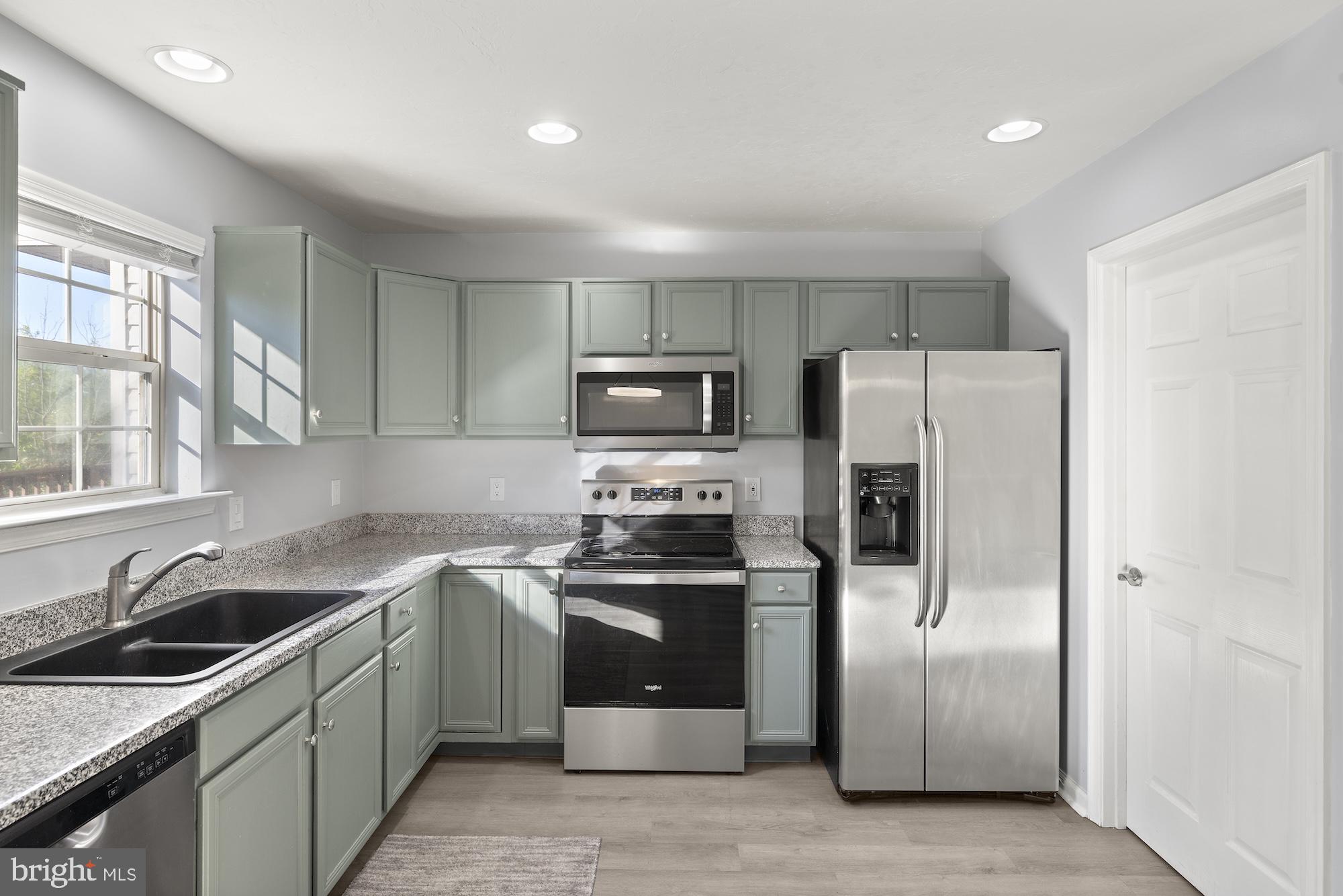 COLONIAL HILLS - Residential