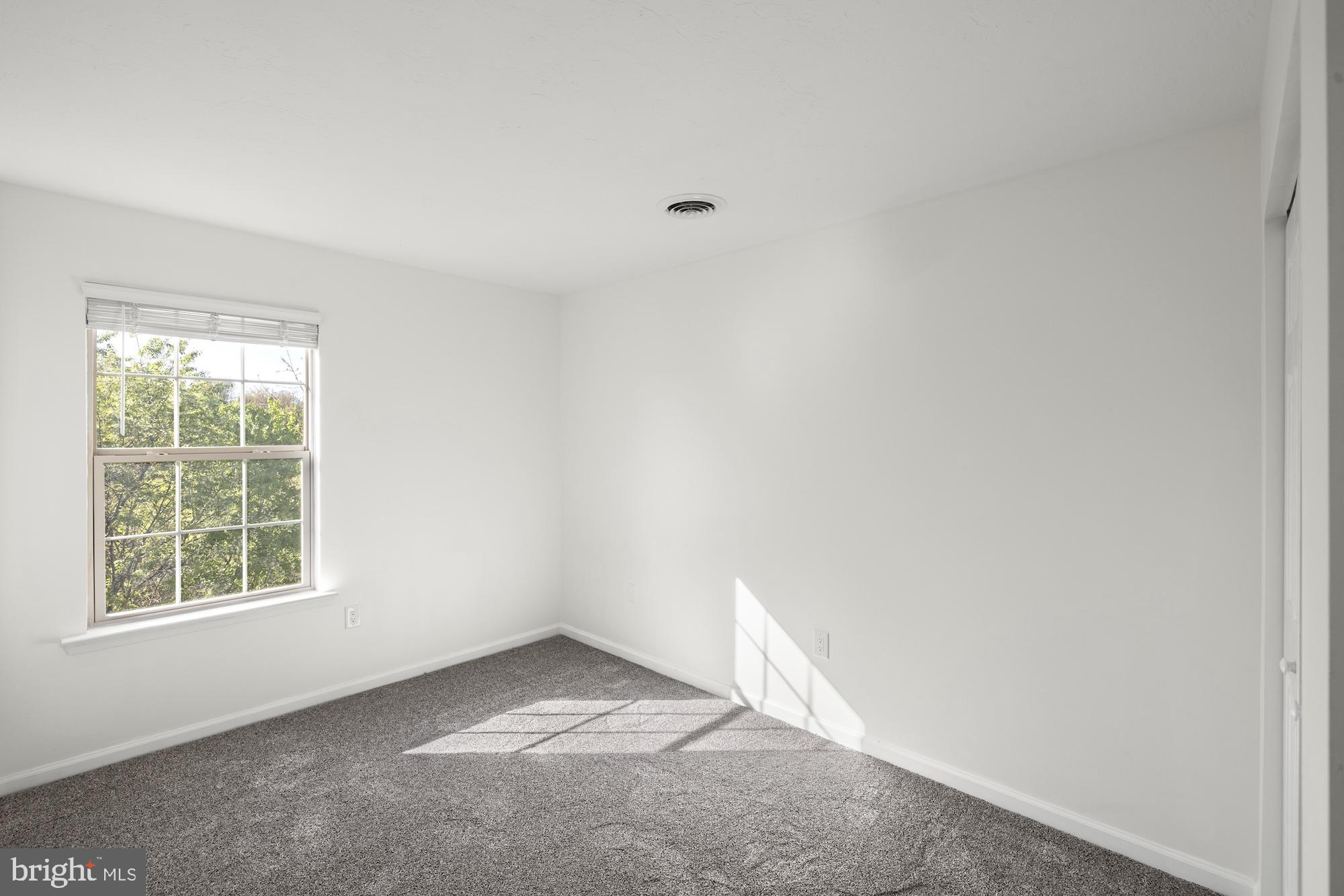 COLONIAL HILLS - Residential