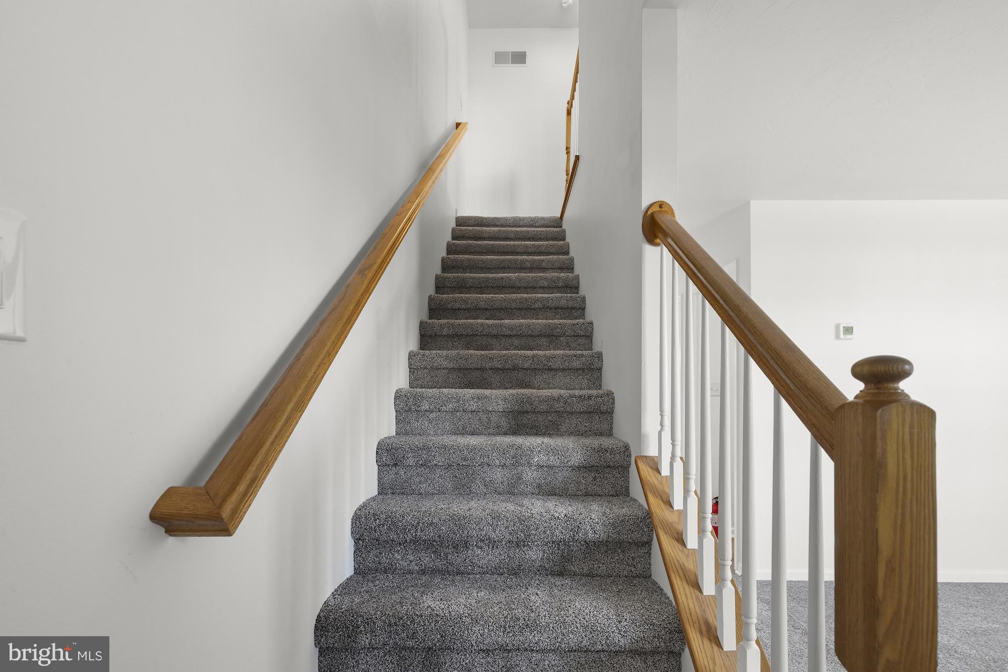 COLONIAL HILLS - Residential
