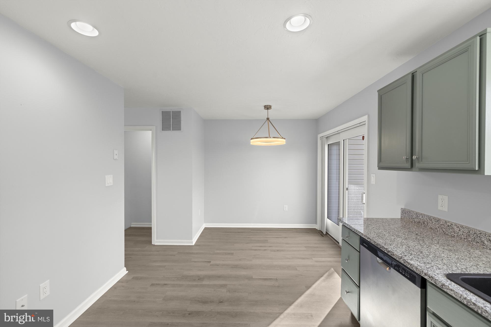 COLONIAL HILLS - Residential