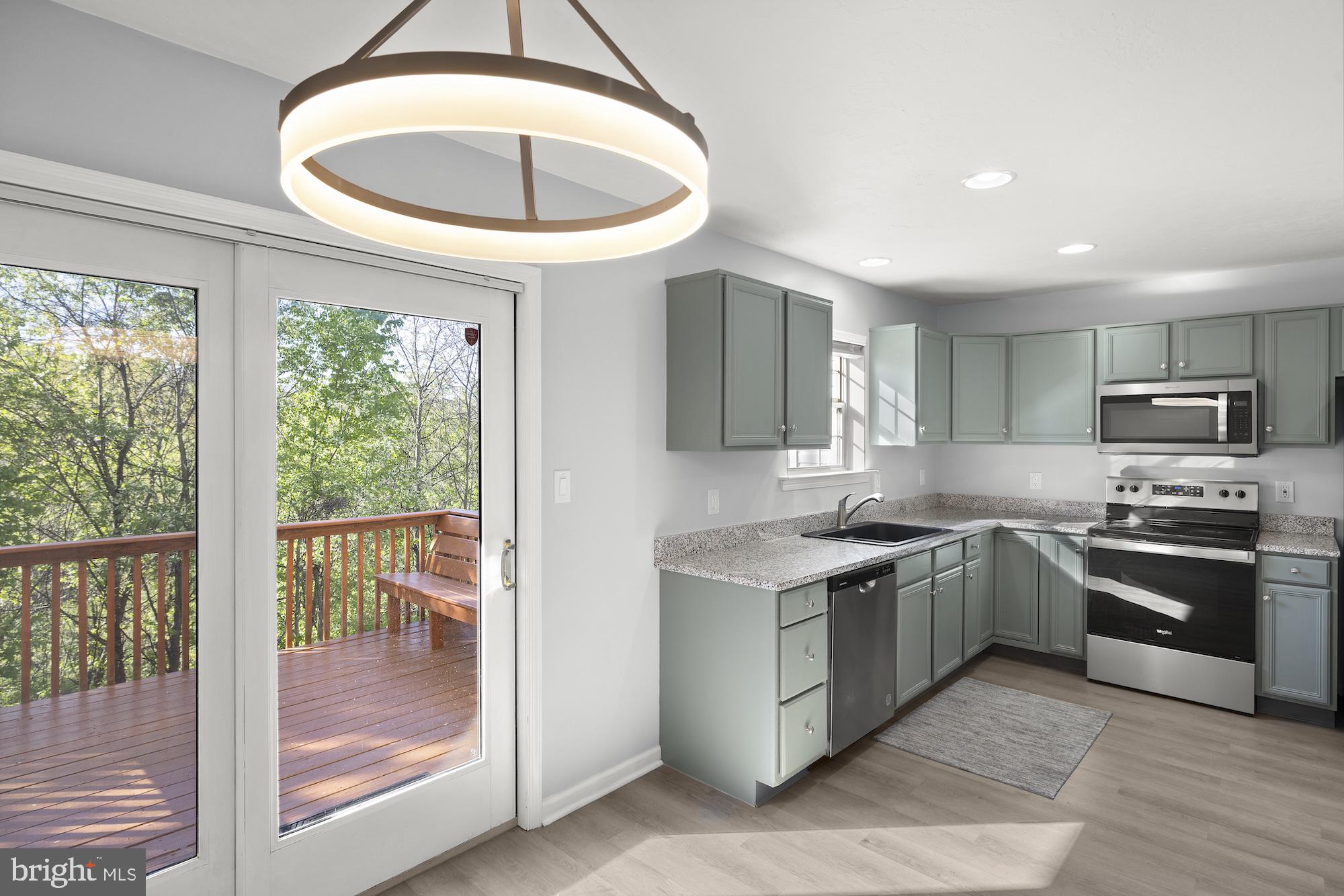 COLONIAL HILLS - Residential