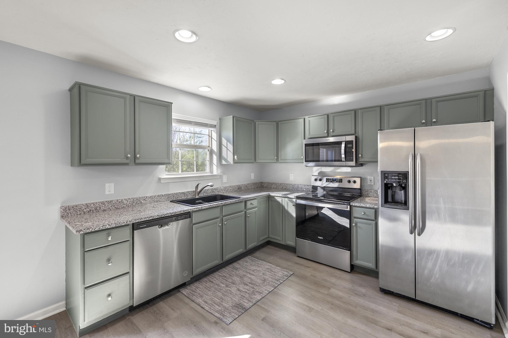 COLONIAL HILLS - Residential