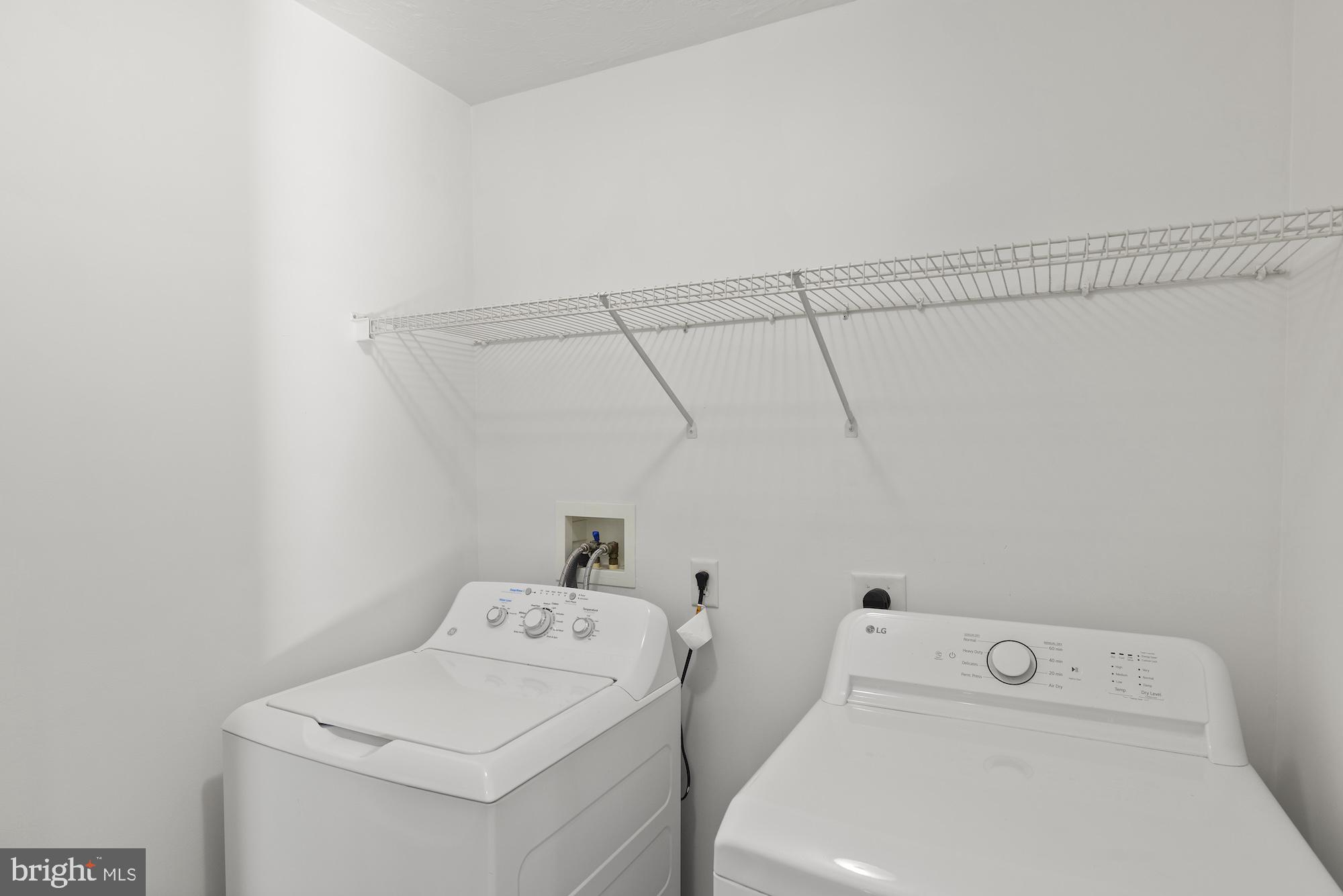 COLONIAL HILLS - Residential