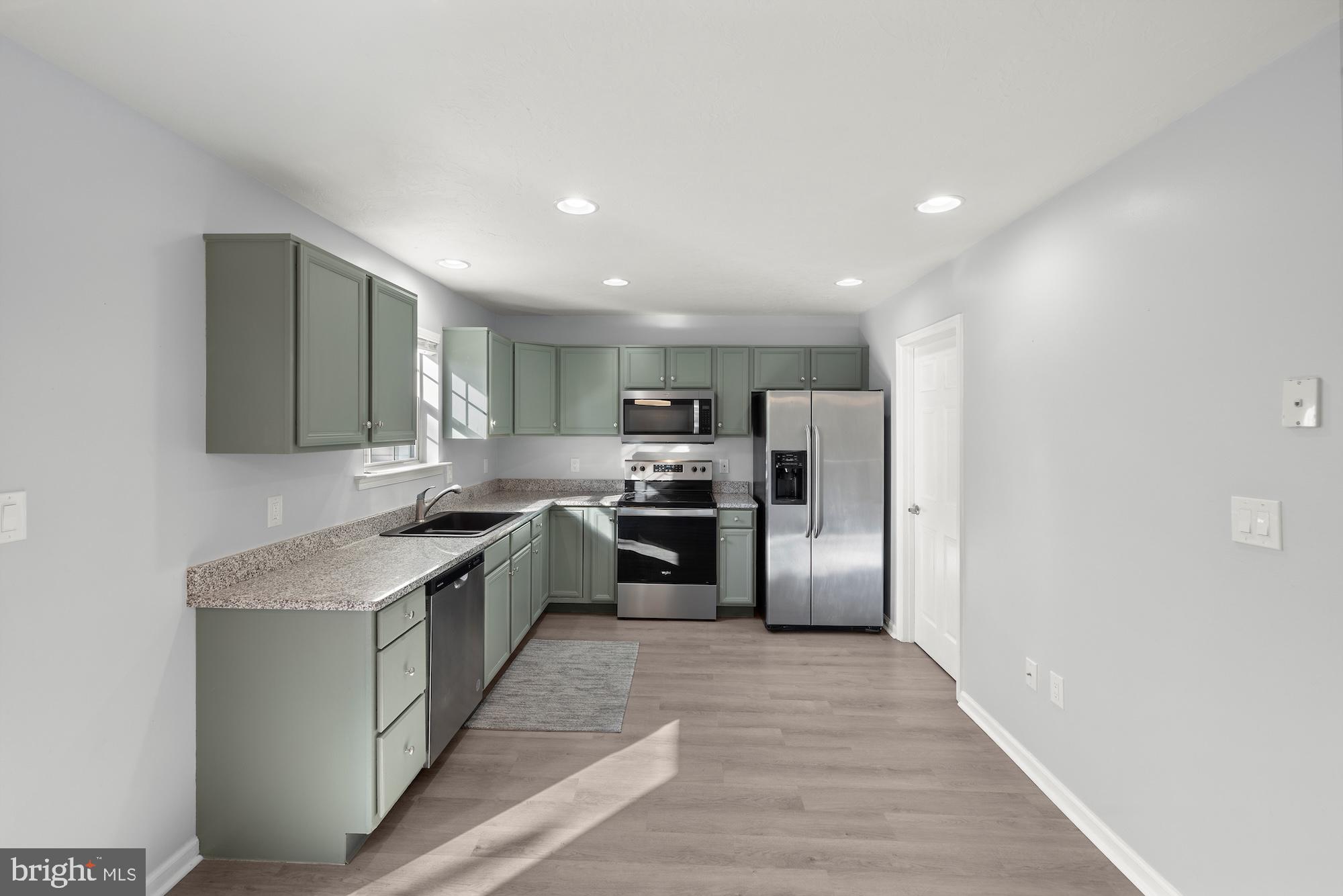 COLONIAL HILLS - Residential