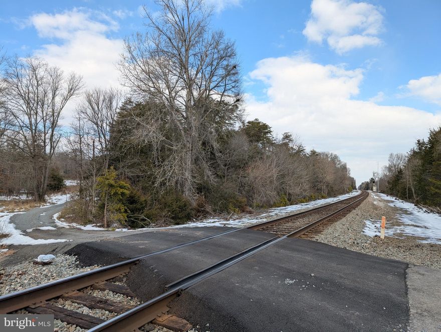 6 acres with over 900 feet of Railroad frontage. 

Just outside of Rapidan on Rapidan Road this property has the acreage and rail road frontage to be something fantastic.  Prime to be developed or even an investment that you hold onto for the value. Holding costs are low so it is an easy one to hang onto.

Property is vacant so go take a look anytime.
