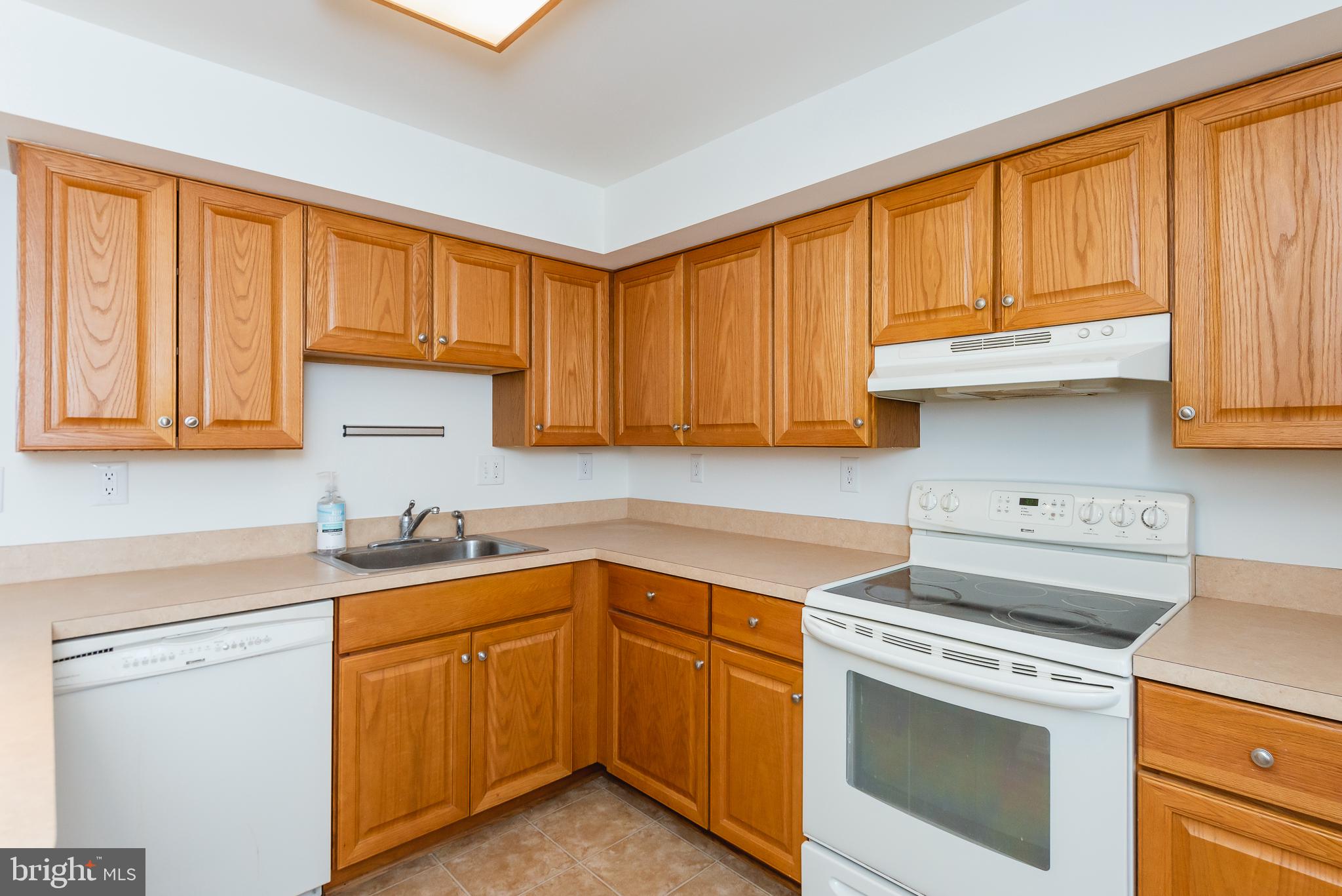 LAUREL WOODS - Residential Lease