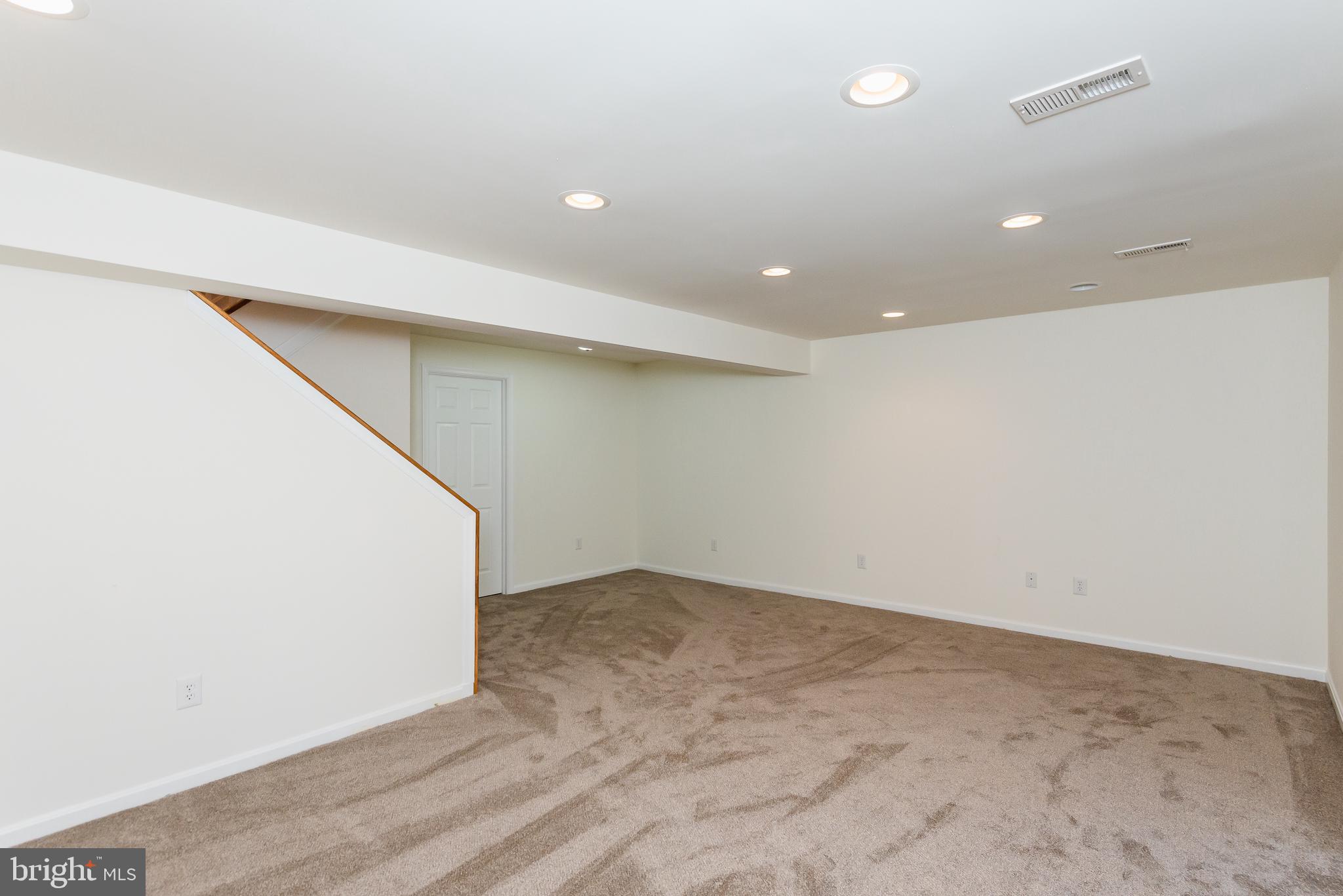 LAUREL WOODS - Residential Lease