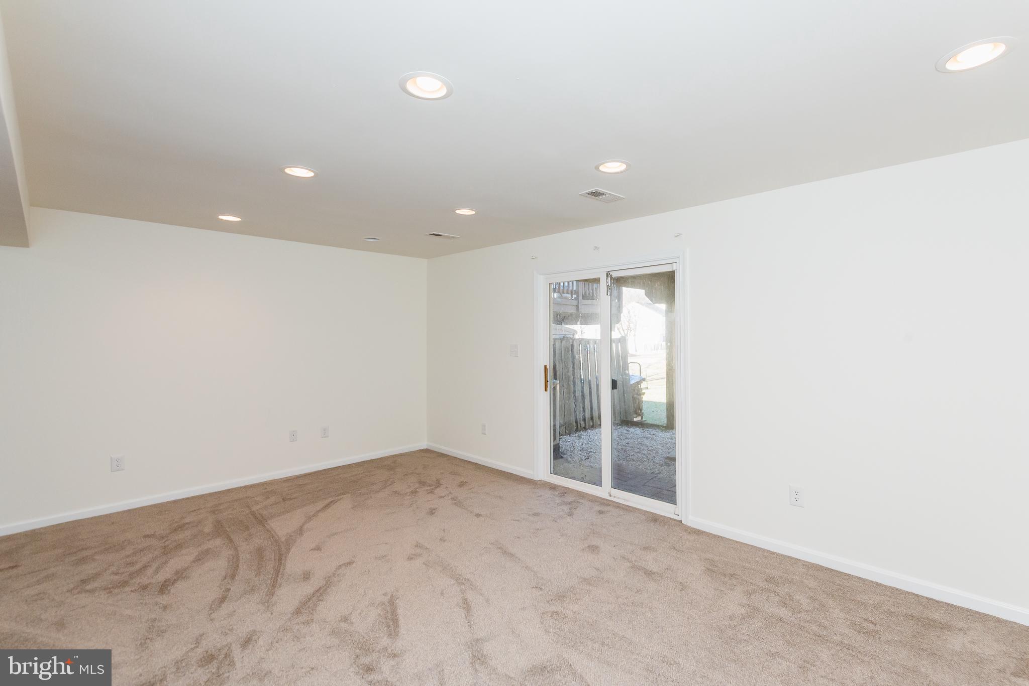 LAUREL WOODS - Residential Lease