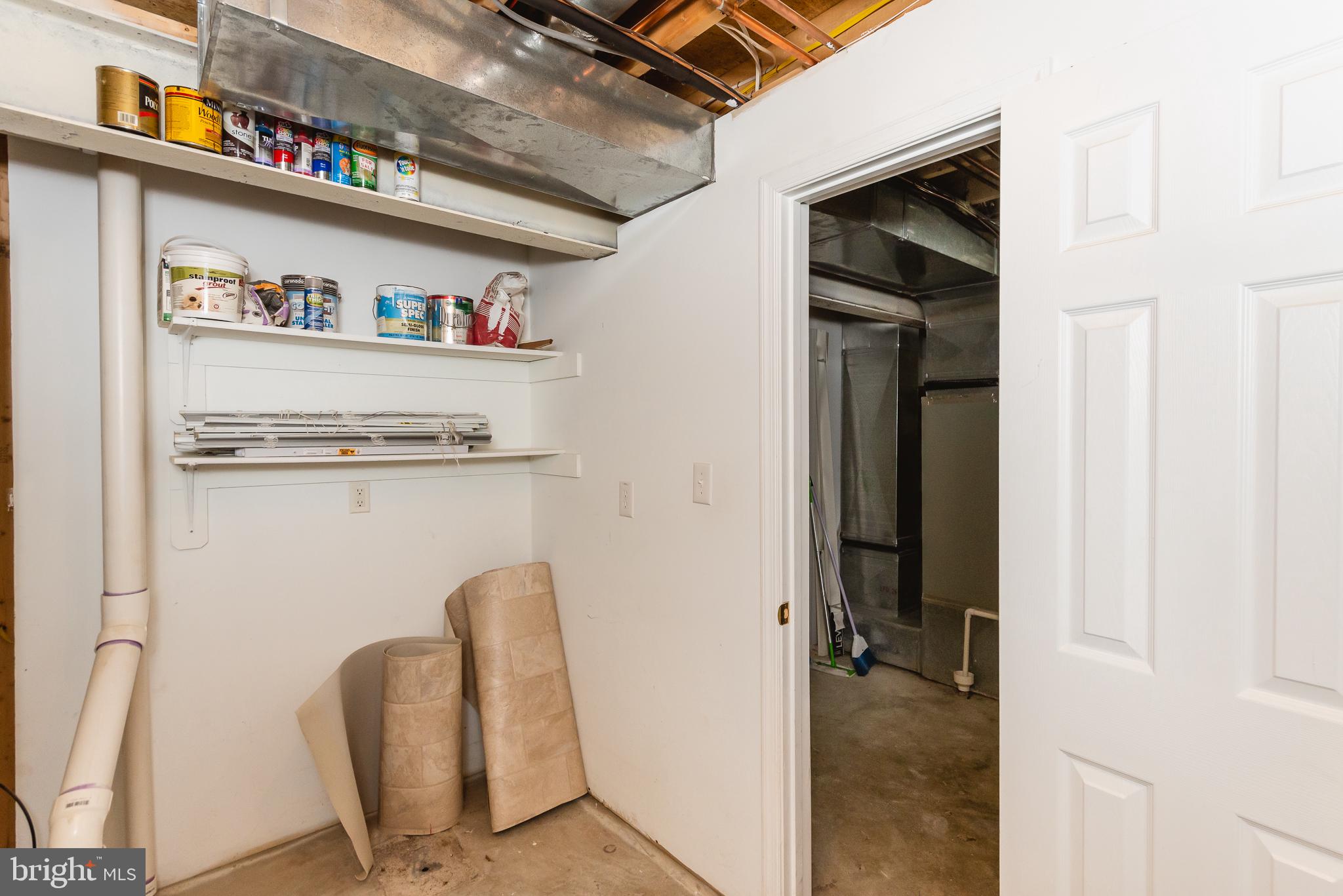 LAUREL WOODS - Residential Lease