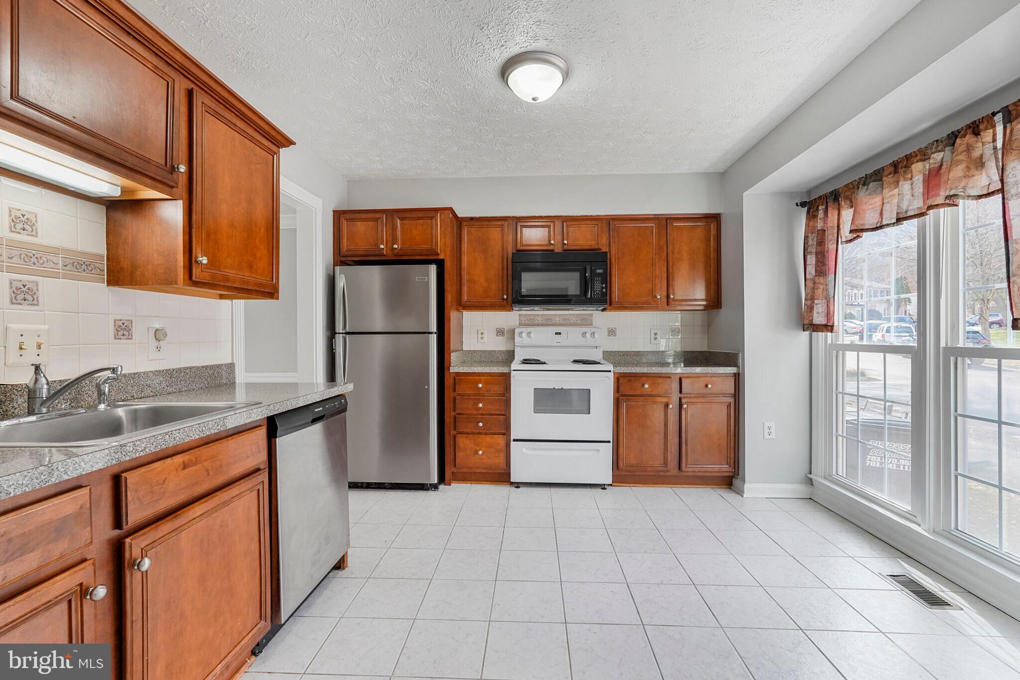 LAKE RIDGE - Residential Lease