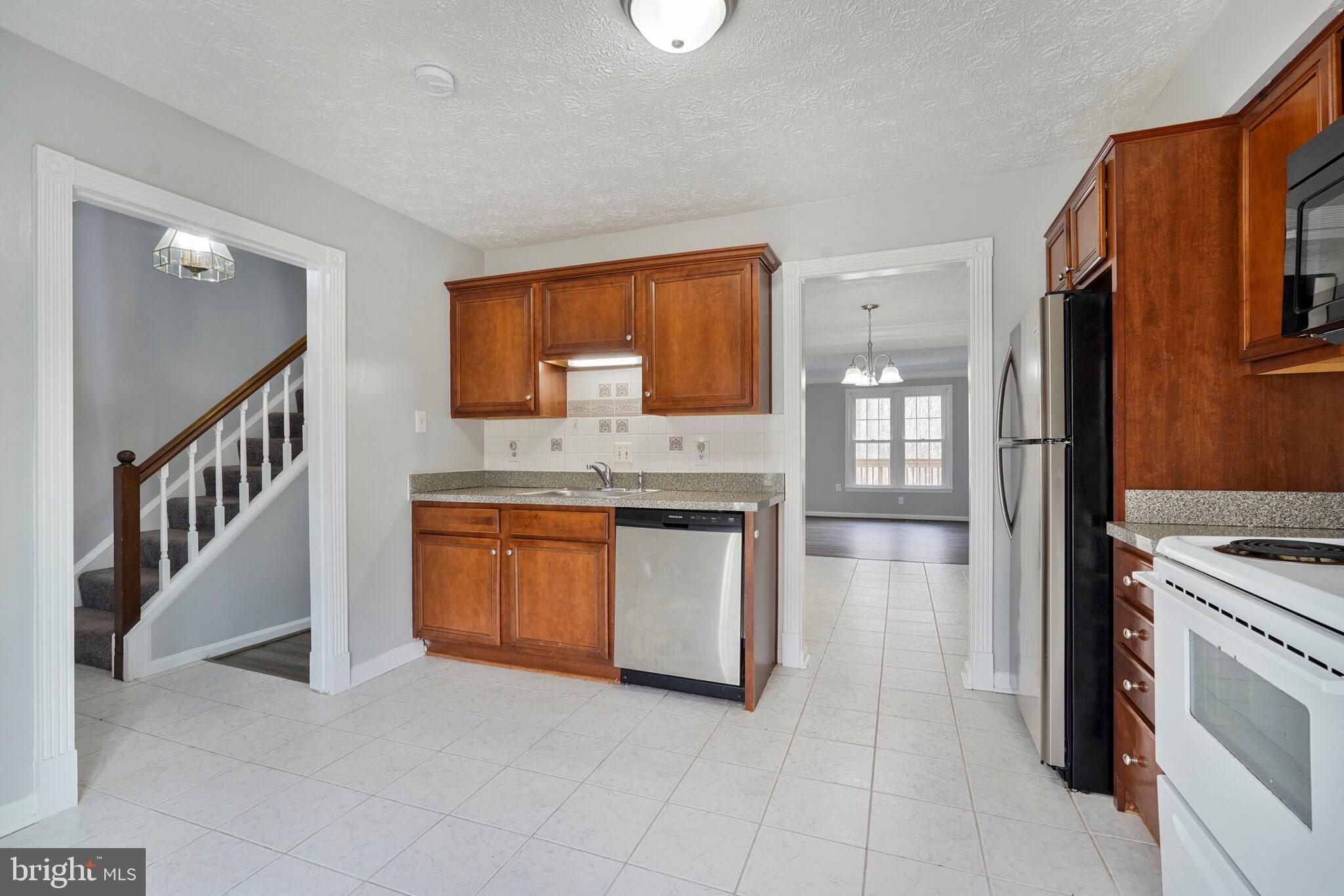 LAKE RIDGE - Residential Lease