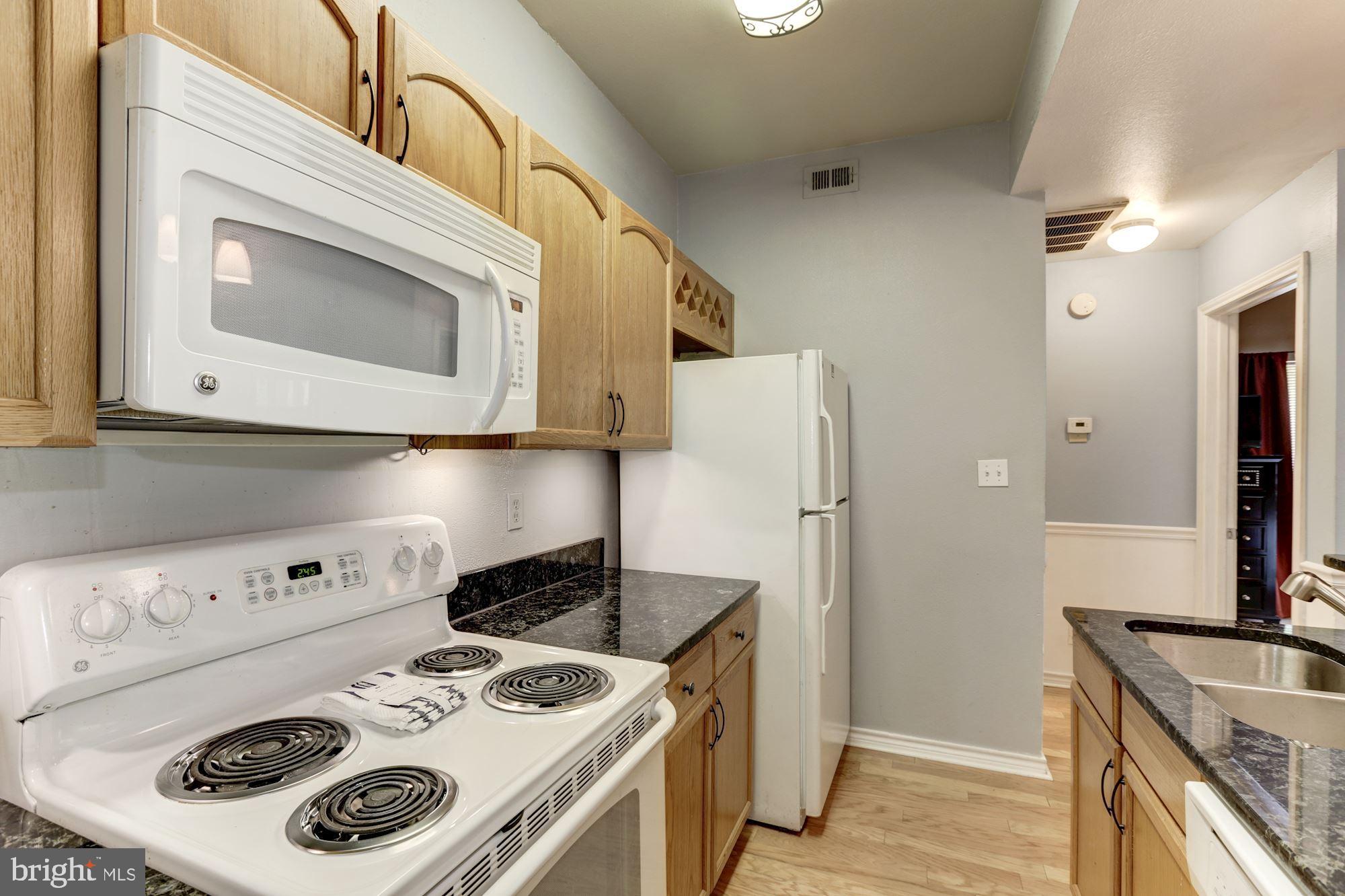 PENDERBROOK SQUARE CONDOMINIUMS - Residential