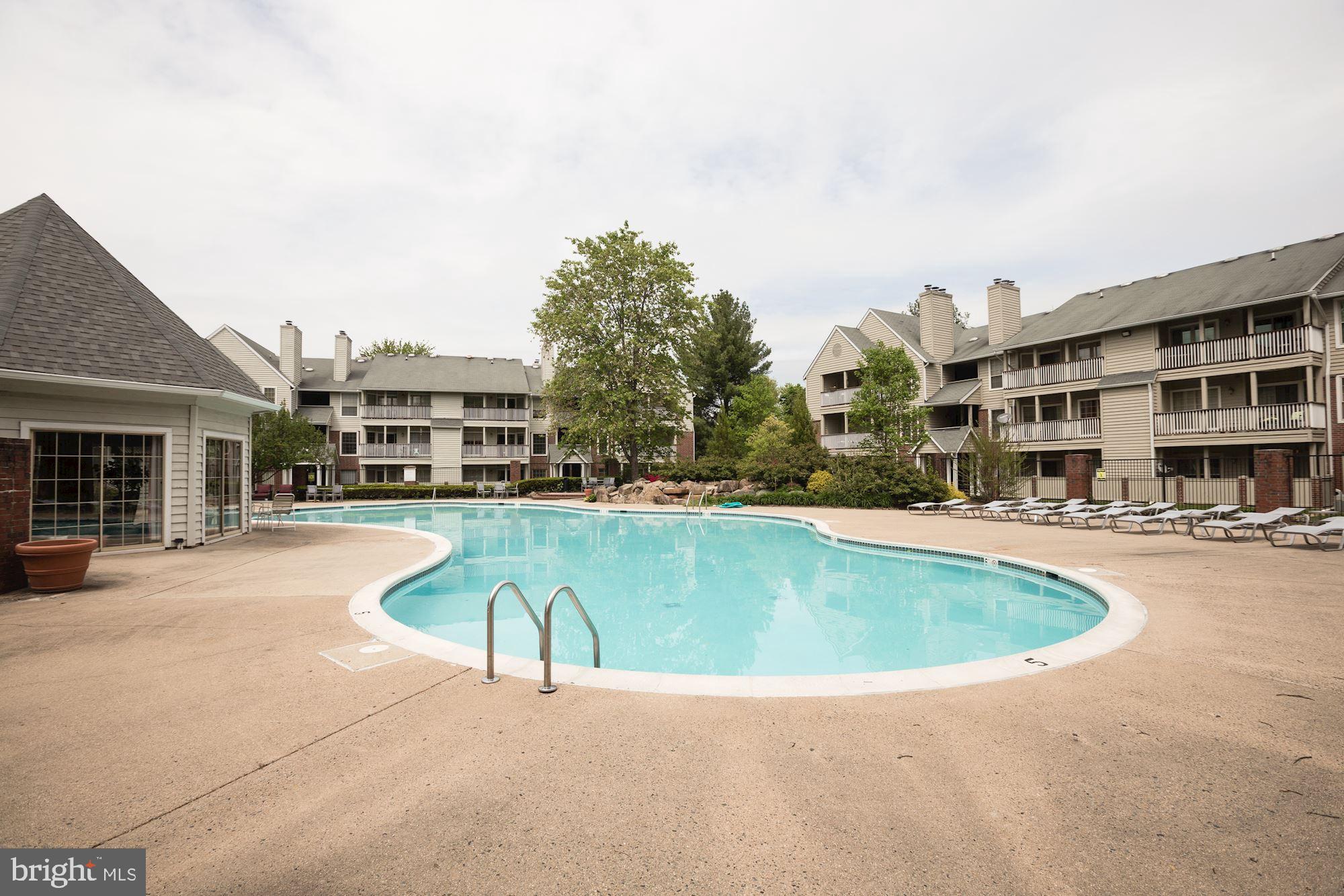 PENDERBROOK SQUARE CONDOMINIUMS - Residential