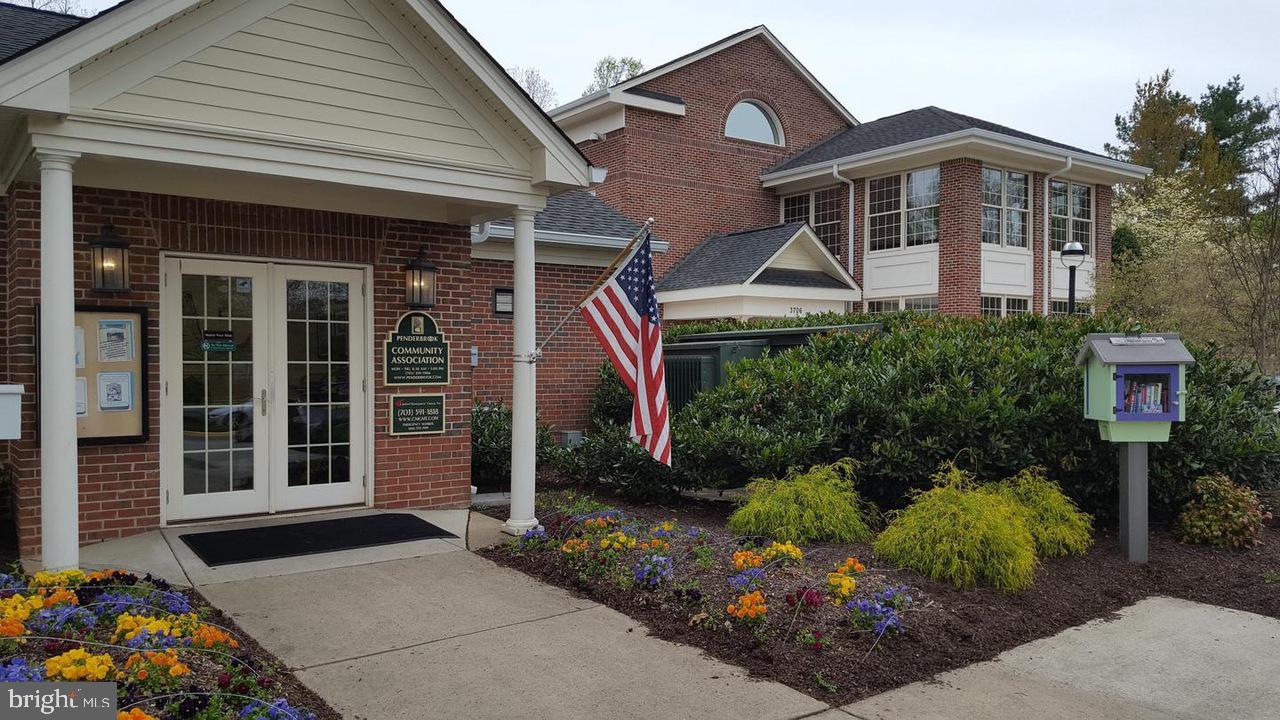 PENDERBROOK SQUARE CONDOMINIUMS - Residential