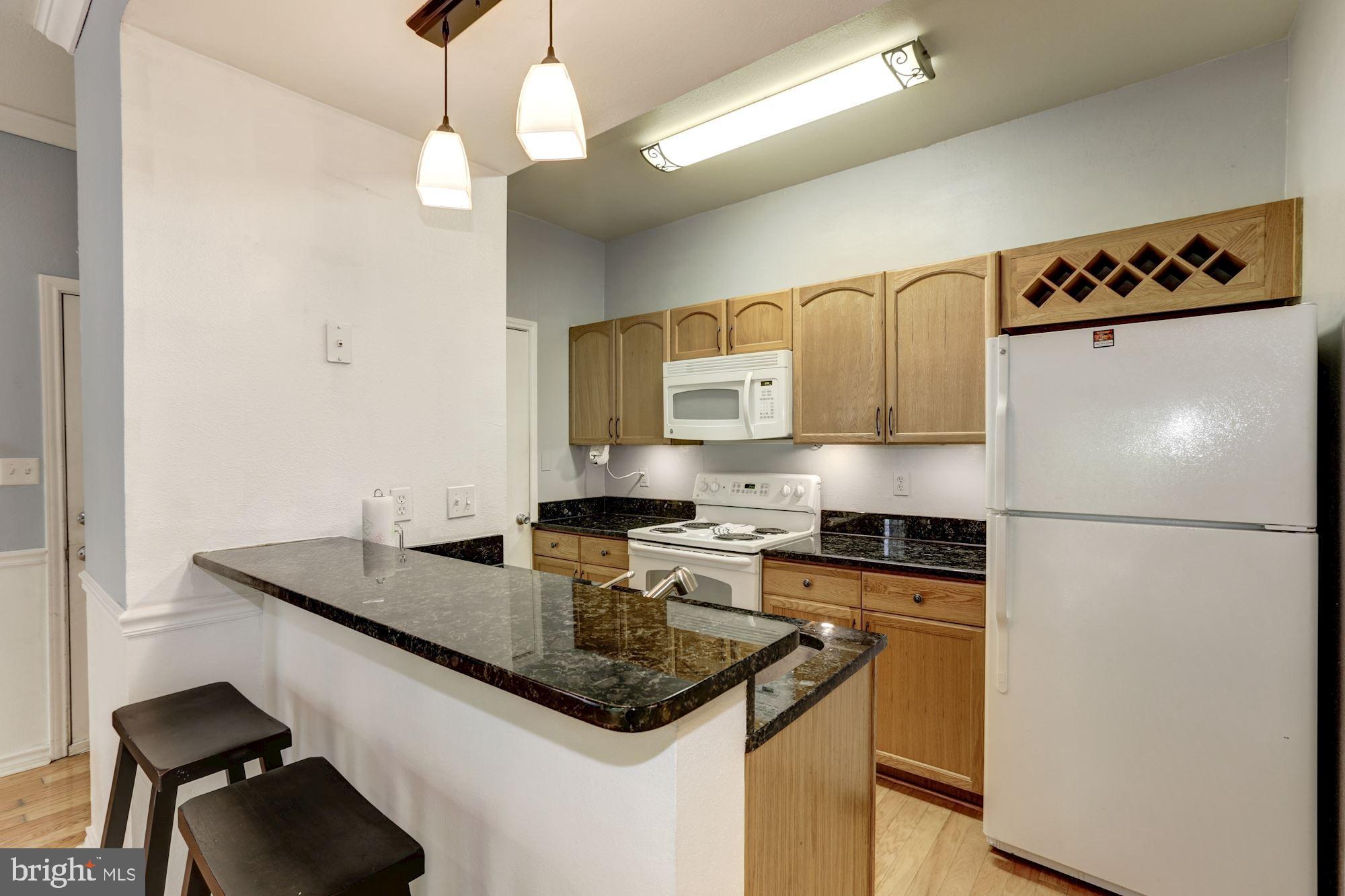 PENDERBROOK SQUARE CONDOMINIUMS - Residential