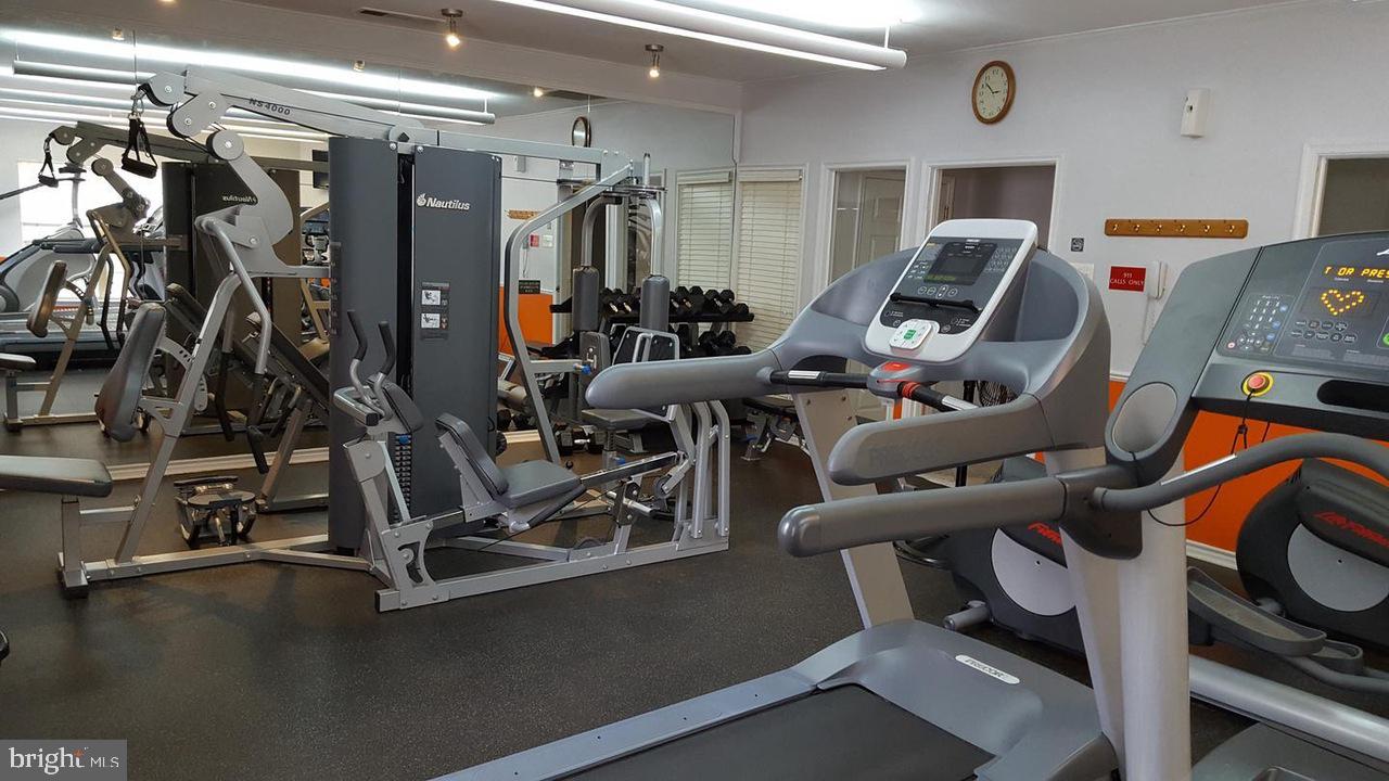 PENDERBROOK SQUARE CONDOMINIUMS - Residential