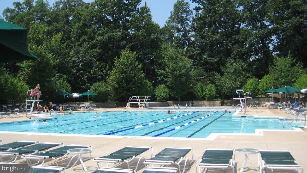 PENDERBROOK SQUARE CONDOMINIUMS - Residential