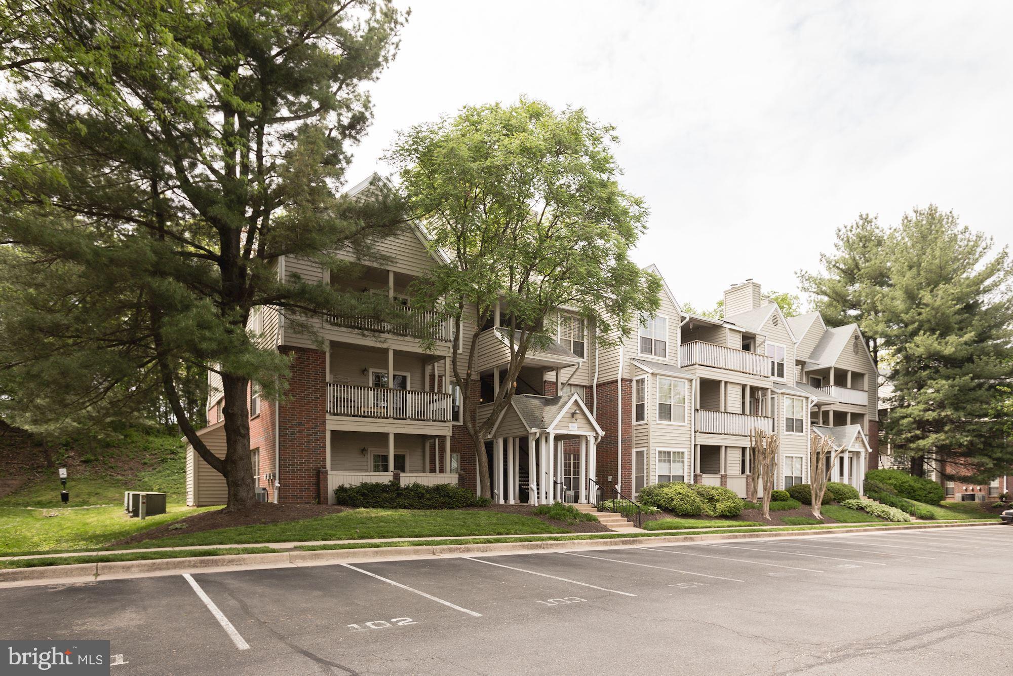 PENDERBROOK SQUARE CONDOMINIUMS - Residential