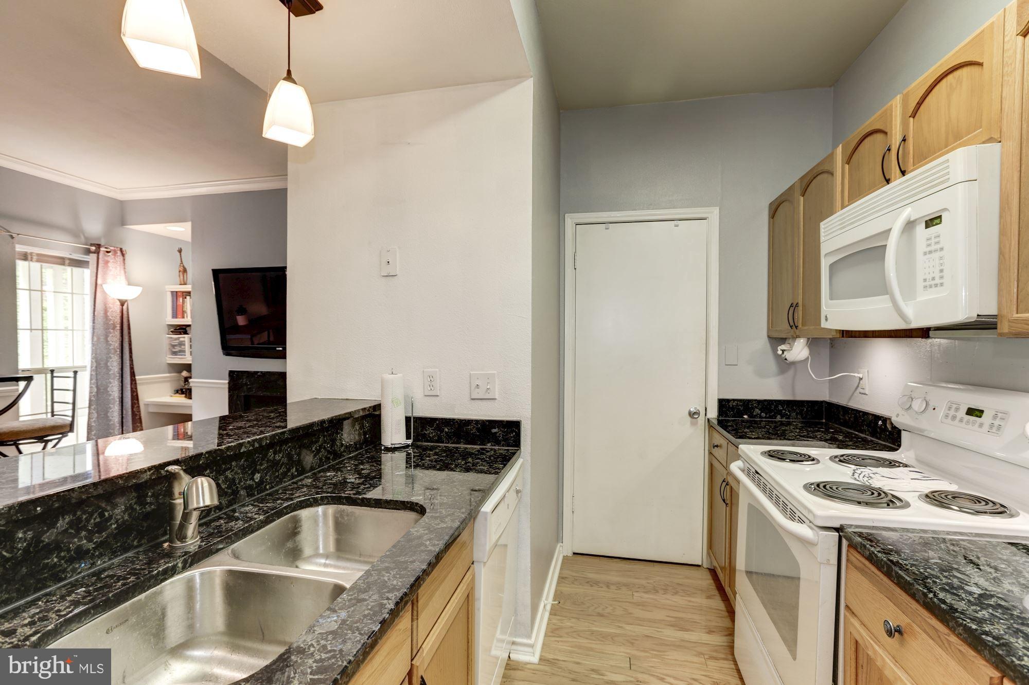 PENDERBROOK SQUARE CONDOMINIUMS - Residential