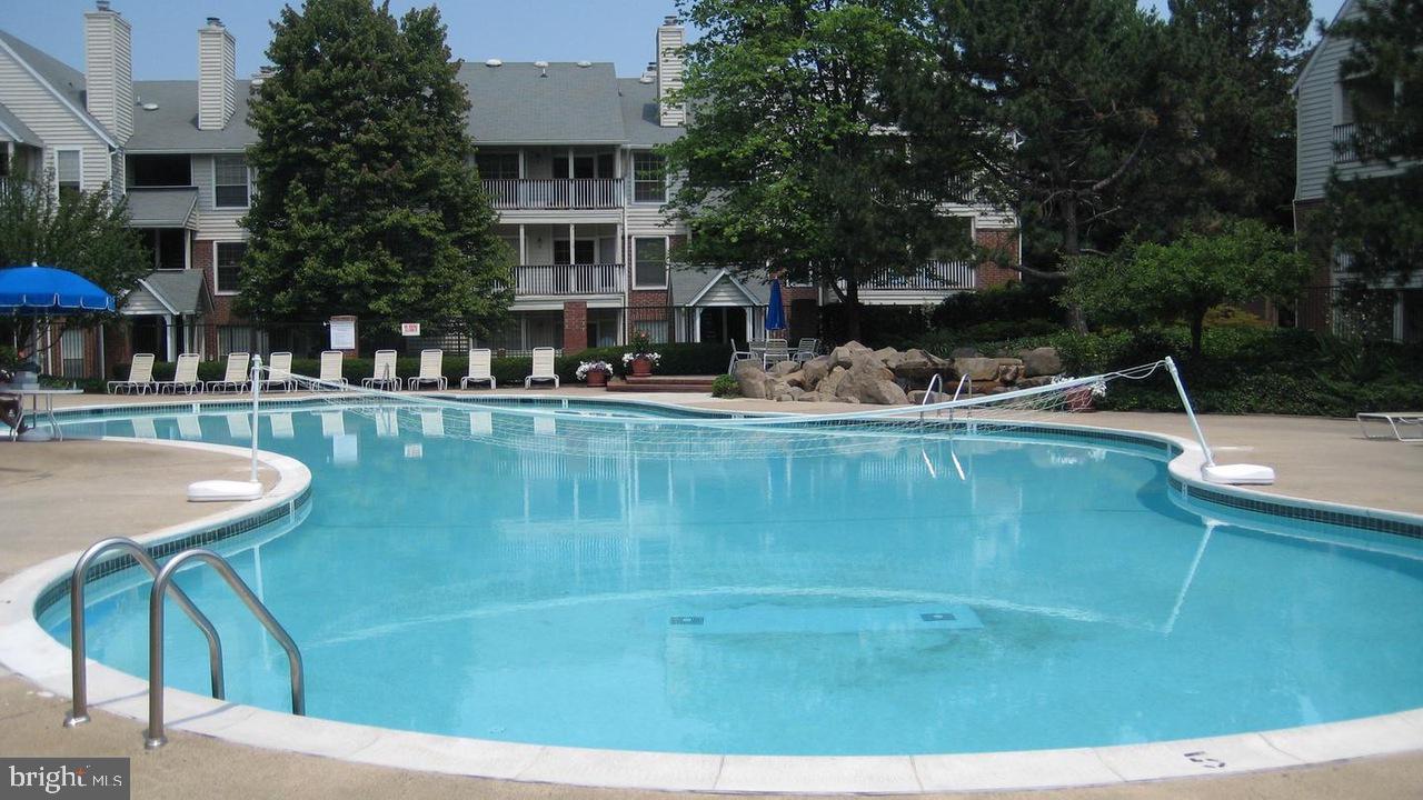 PENDERBROOK SQUARE CONDOMINIUMS - Residential