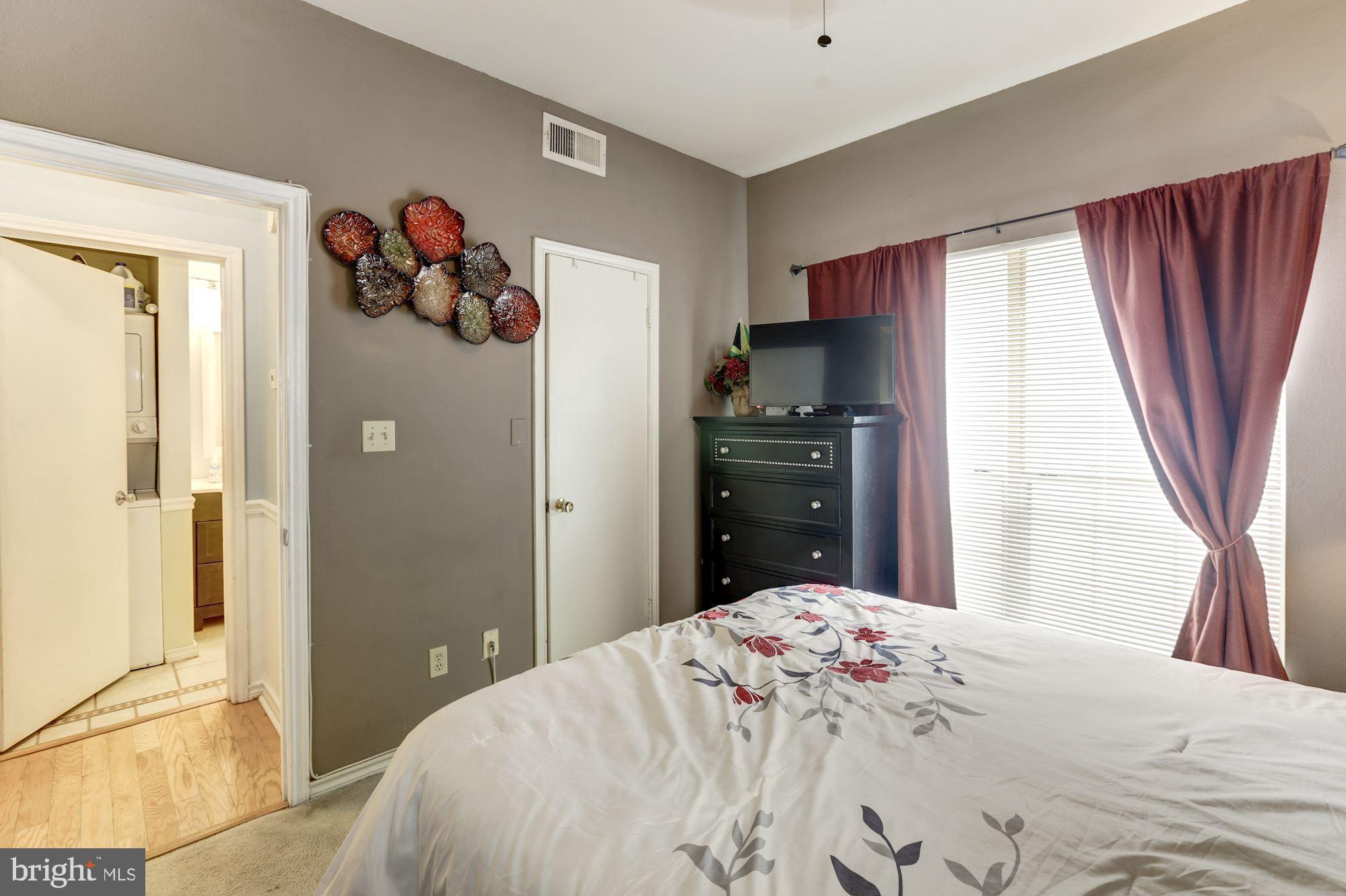 PENDERBROOK SQUARE CONDOMINIUMS - Residential