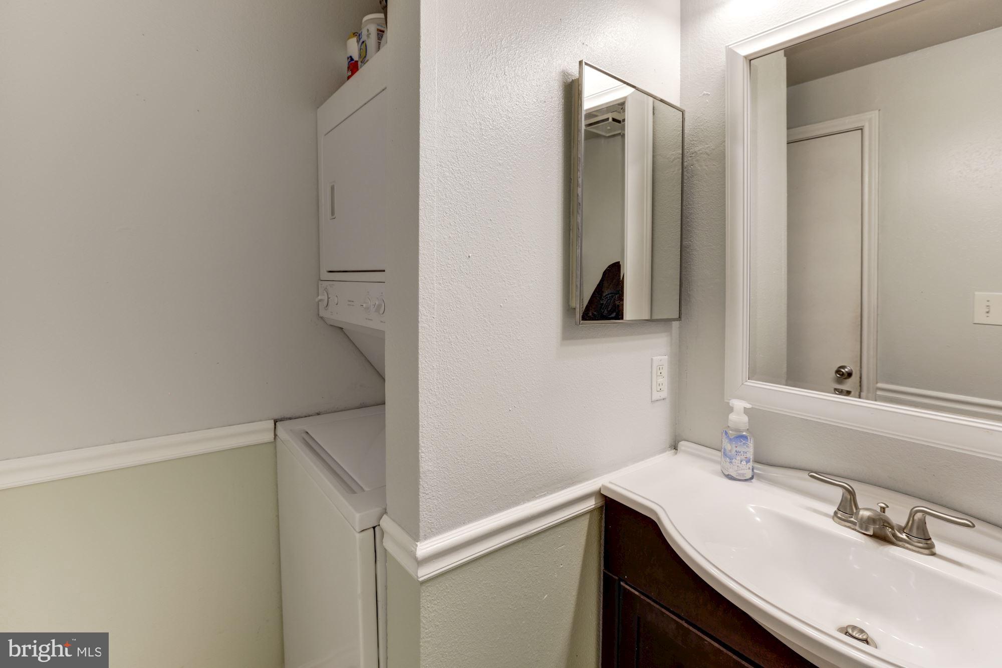 PENDERBROOK SQUARE CONDOMINIUMS - Residential